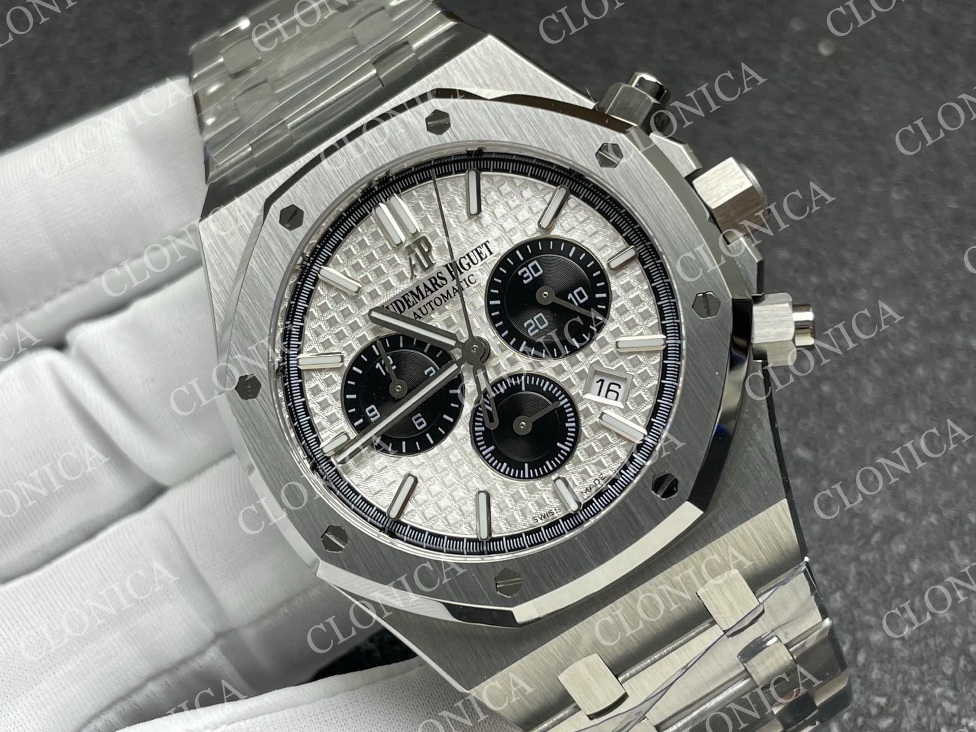 ROYAL OAK CHRONO 26331 SS SILVER DIAL BLACK SUBDIAL ON SS BRACELET A2385 — view 2