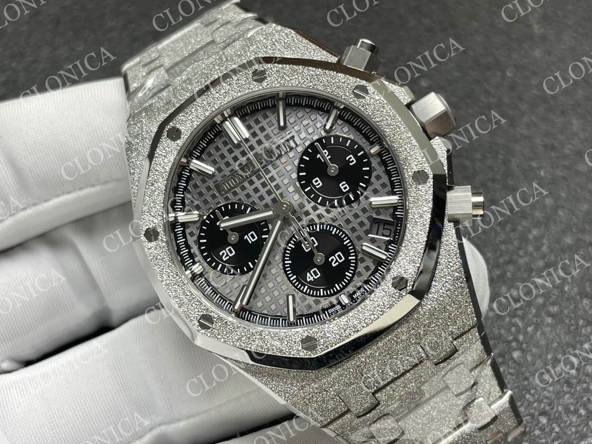 ROYAL OAK CHRONO 26239BC FROSTED SS GRAY DIAL BLACK SUBDIAL ON BRACELET SA4401 — view 2