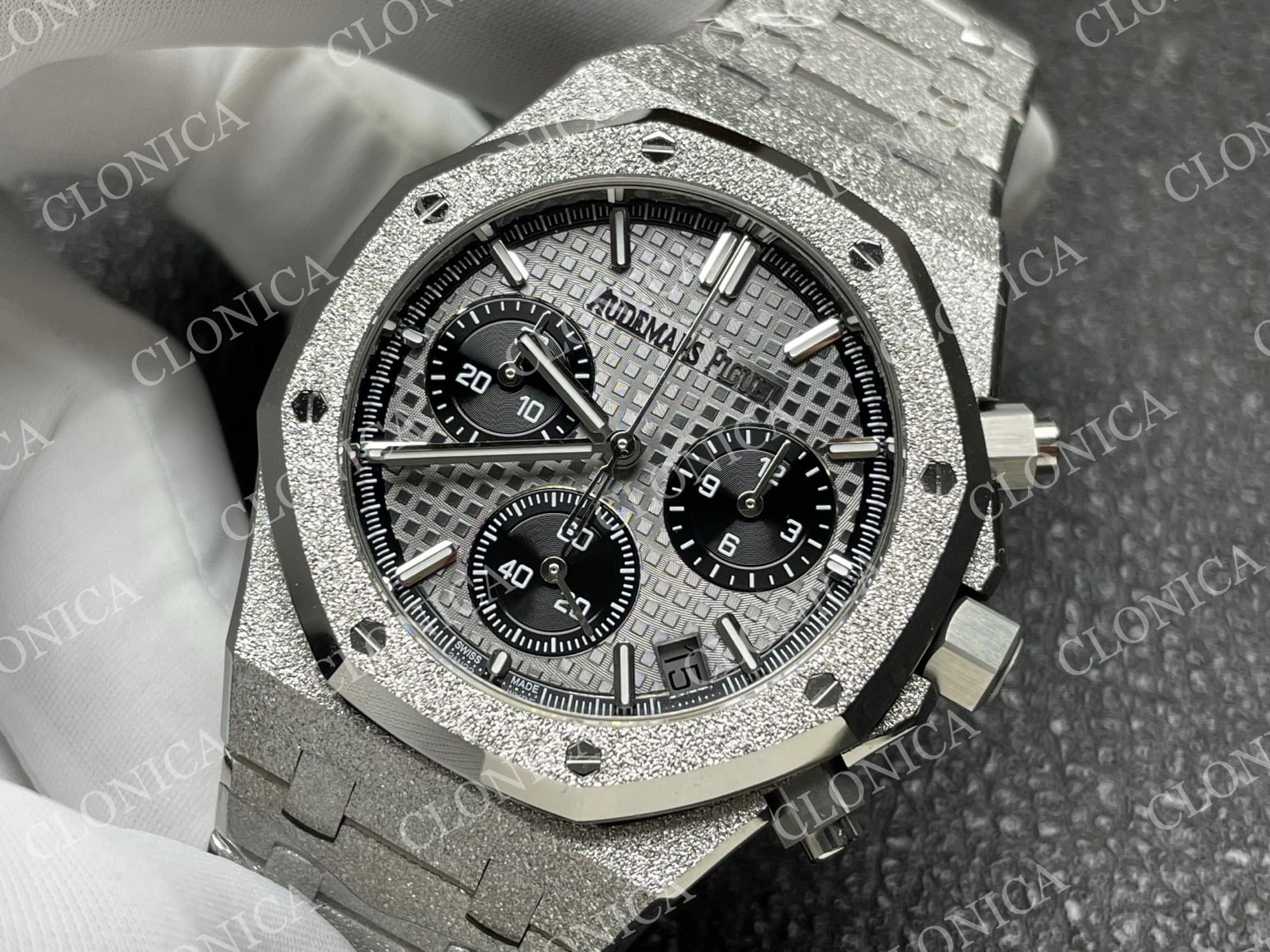 ROYAL OAK CHRONO 26239BC FROSTED SS GRAY DIAL BLACK SUBDIAL ON BRACELET SA4401 — view 4