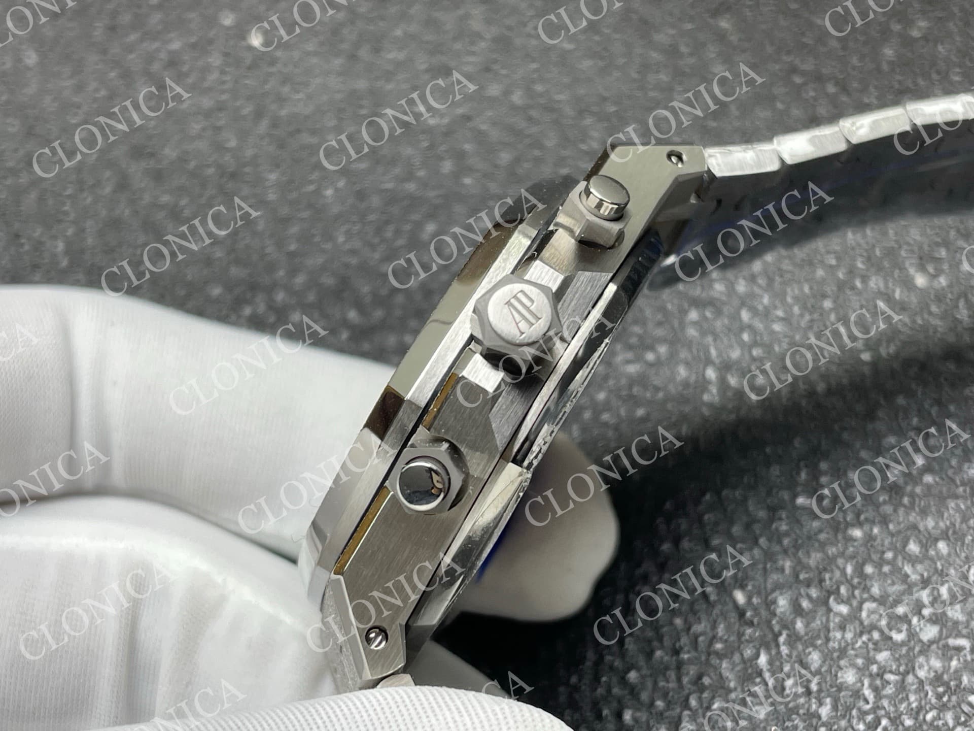 ROYAL OAK CHRONO 26239BC FROSTED SS GRAY DIAL BLACK SUBDIAL ON BRACELET SA4401 — view 7