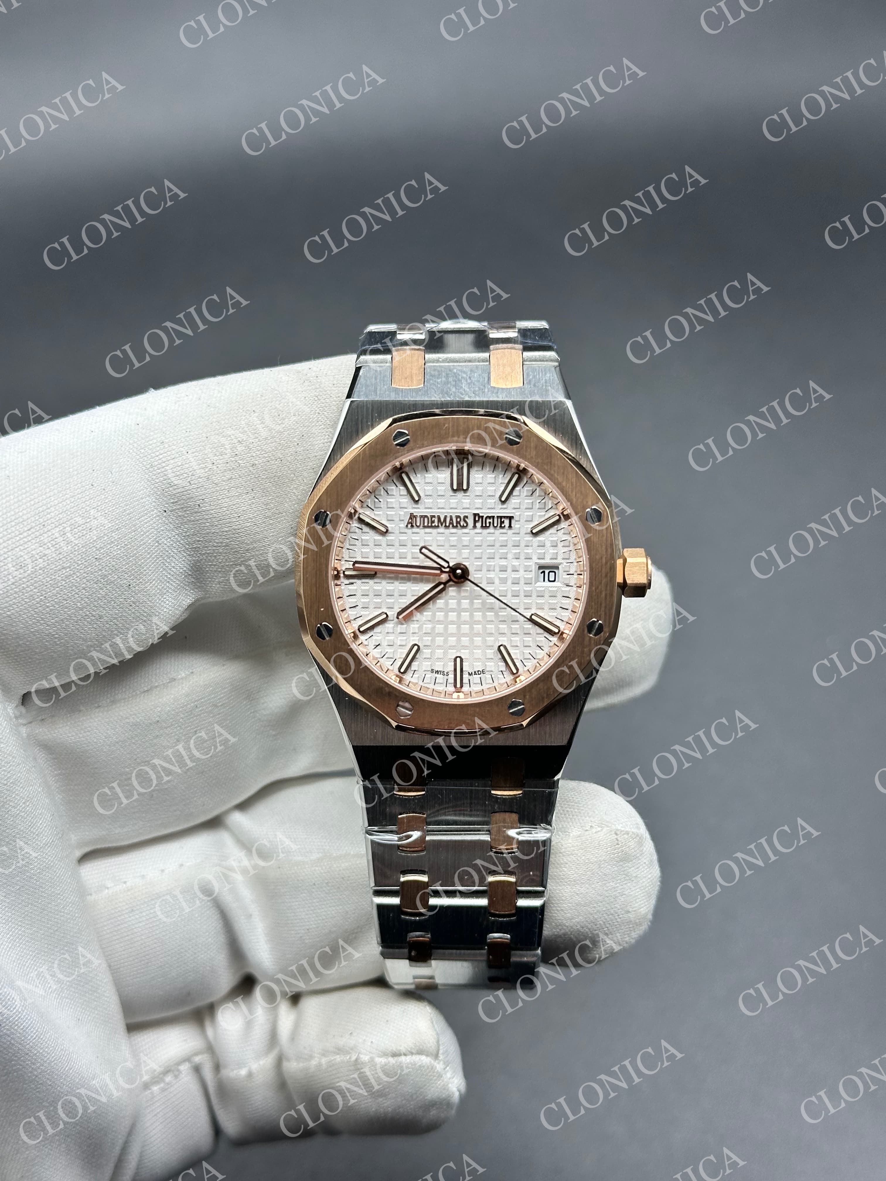 AUDEMARS PIGUET 34 mm RG/SS AUTOMATIC WHITE TEXTURED DIAL ON SS BRACELET — view 1