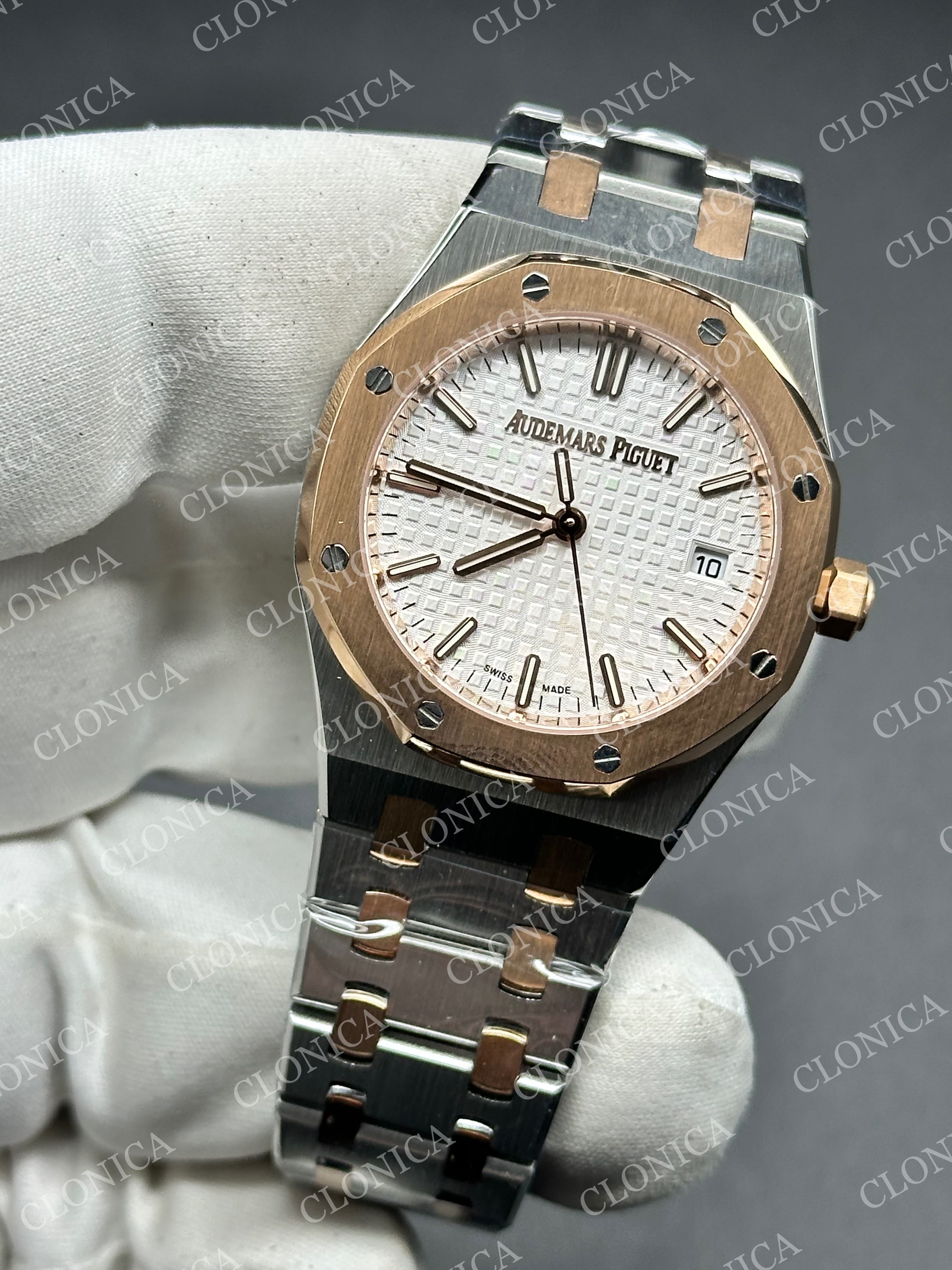 AUDEMARS PIGUET 34 mm RG/SS AUTOMATIC WHITE TEXTURED DIAL ON SS BRACELET — view 3
