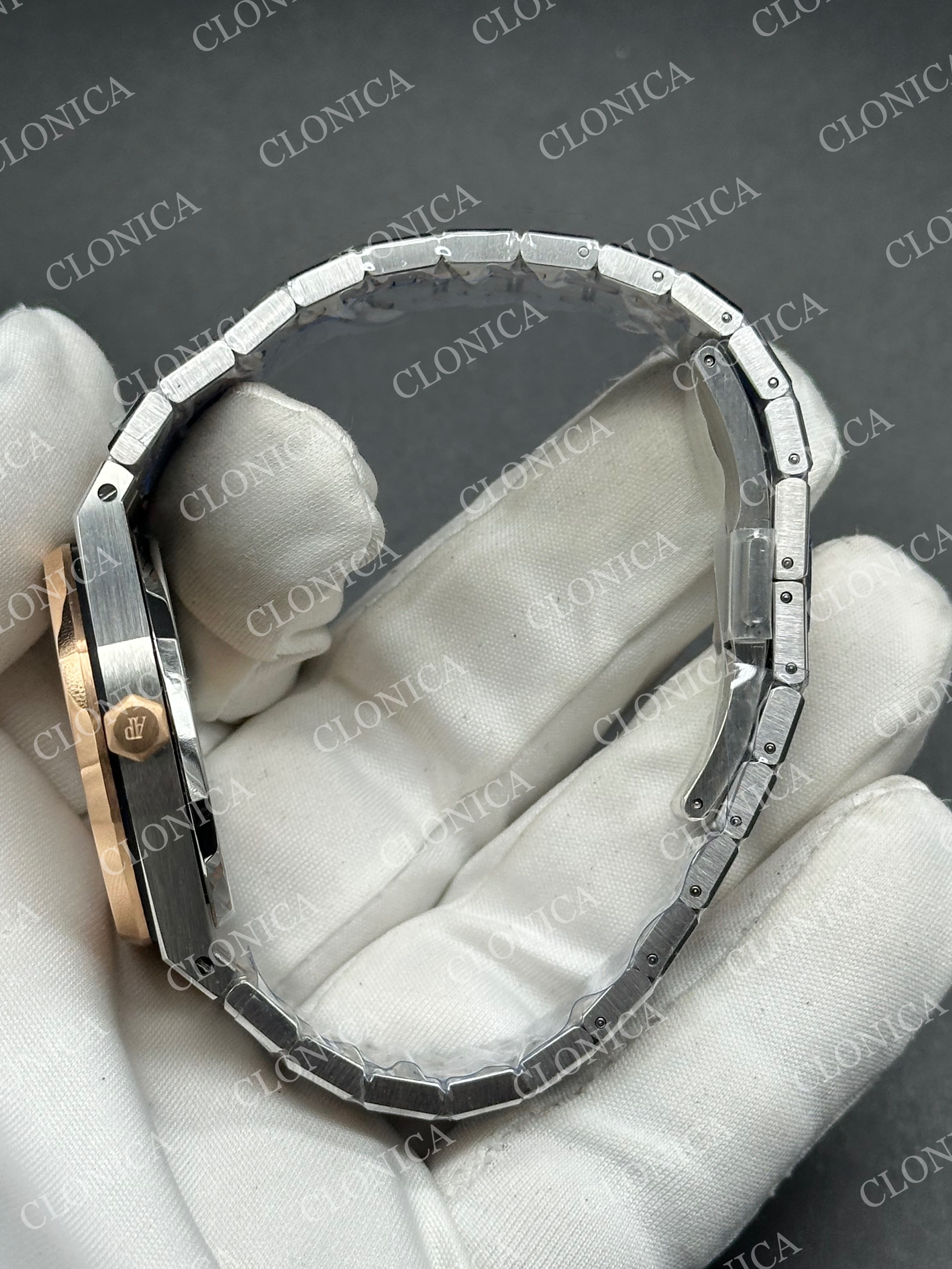 AUDEMARS PIGUET 34 mm RG/SS AUTOMATIC WHITE TEXTURED DIAL ON SS BRACELET — view 4