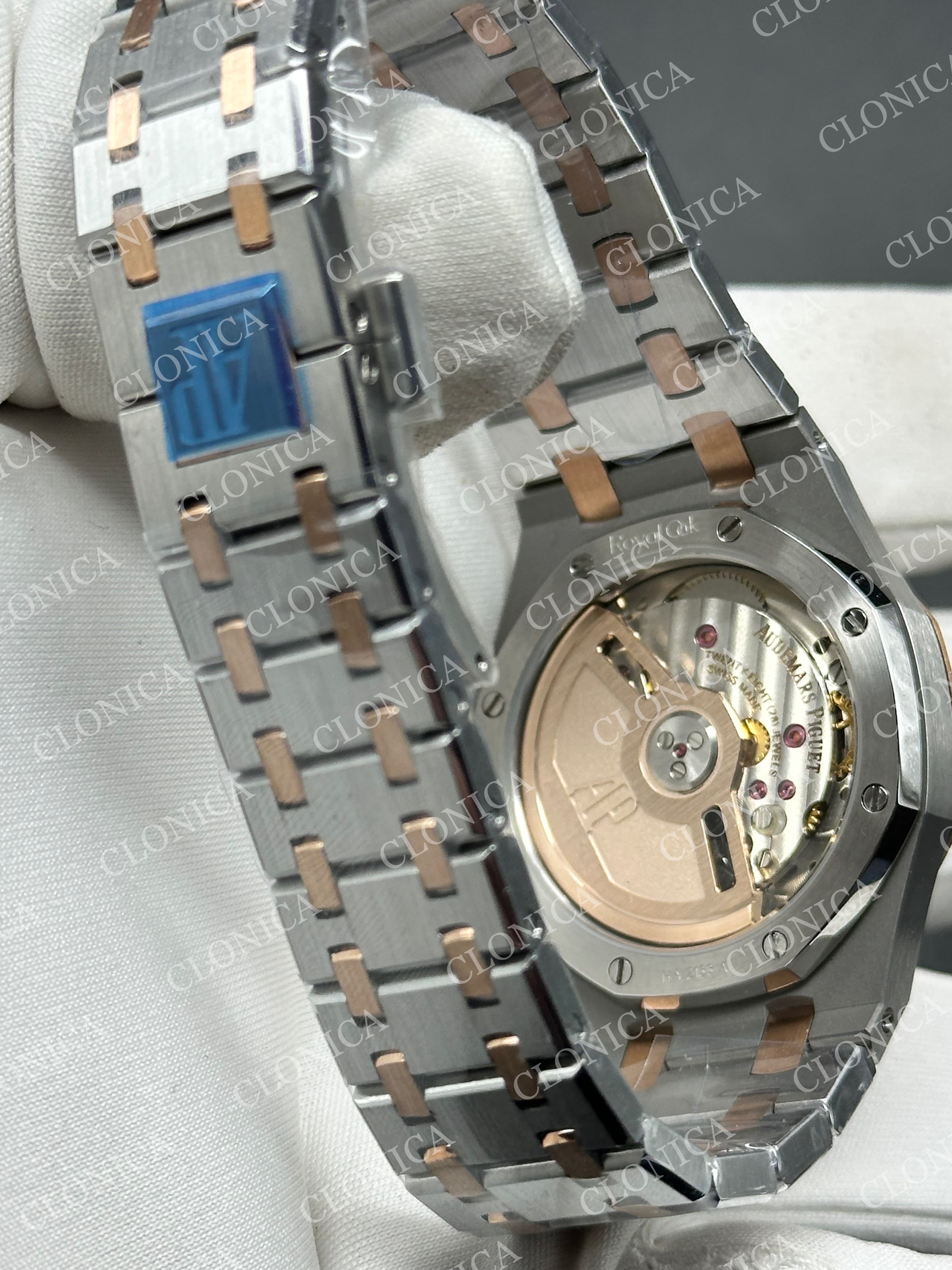 AUDEMARS PIGUET 34 mm RG/SS AUTOMATIC WHITE TEXTURED DIAL ON SS BRACELET — view 7