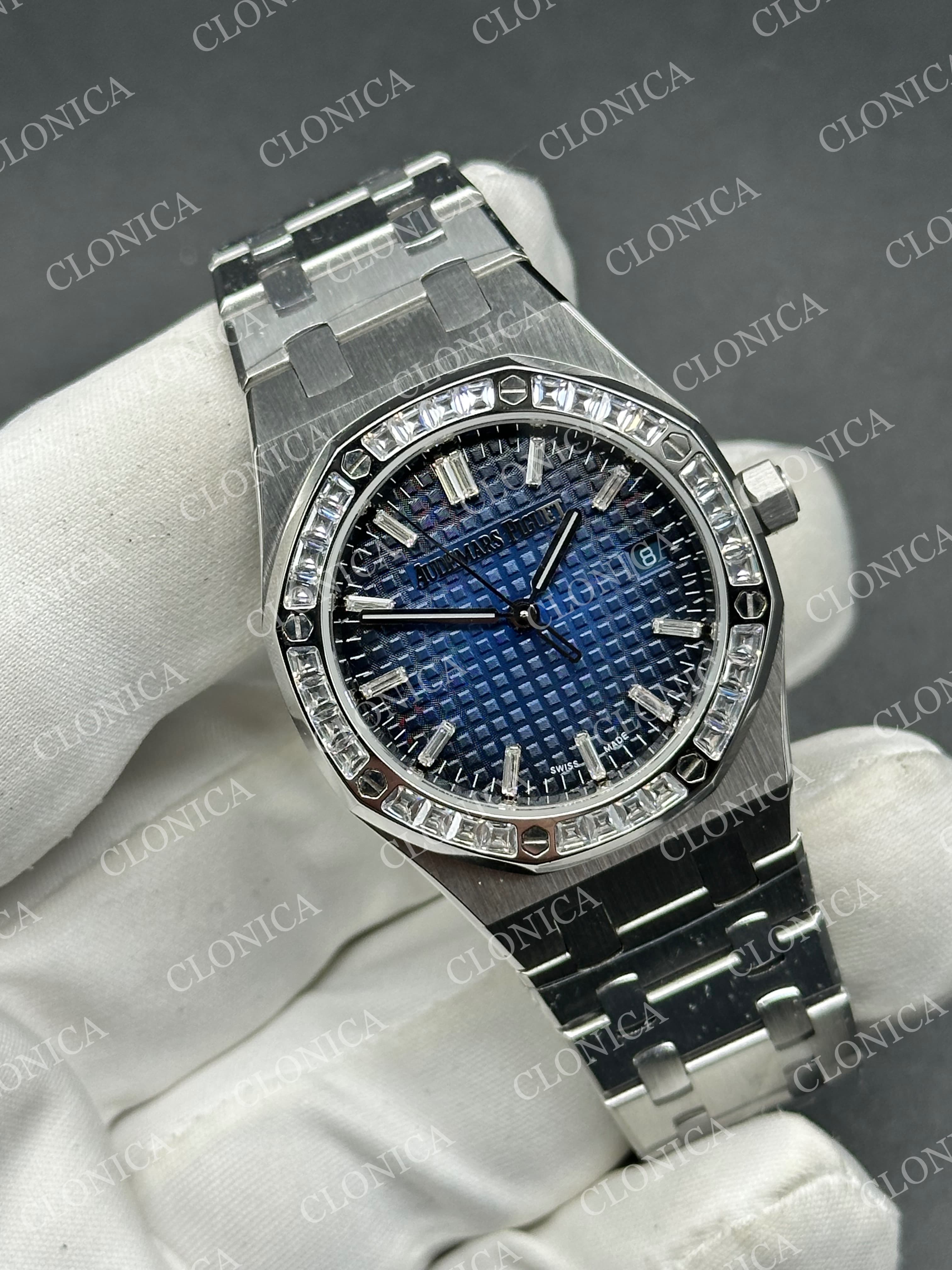 AUDEMARS PIGUET 34 mm SS AUTOMATIC OMBRE BLUE TEXTURED DIAL DIAMOND BEZEL ON SS BRACELET — view 2