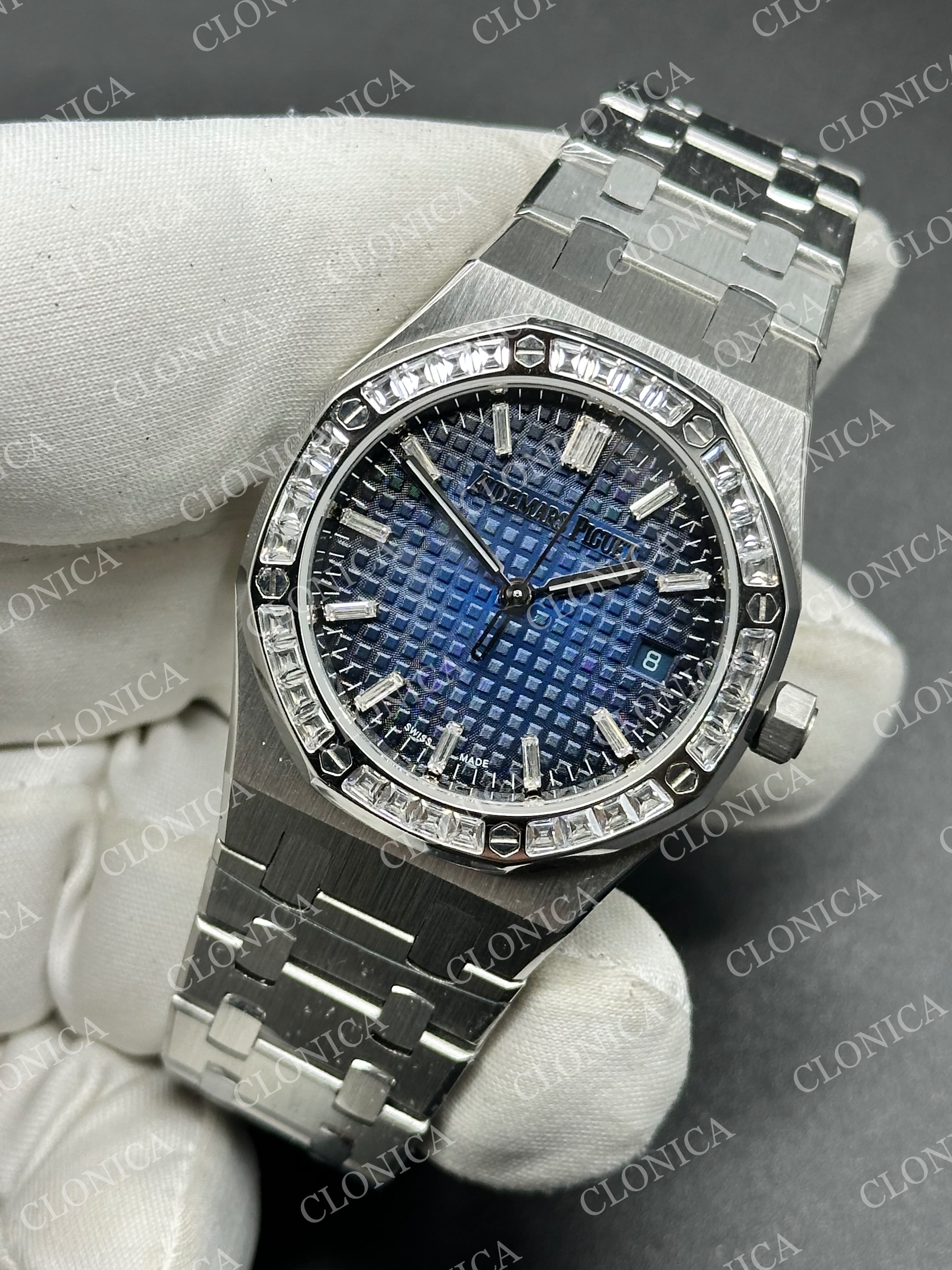 AUDEMARS PIGUET 34 mm SS AUTOMATIC OMBRE BLUE TEXTURED DIAL DIAMOND BEZEL ON SS BRACELET — view 3