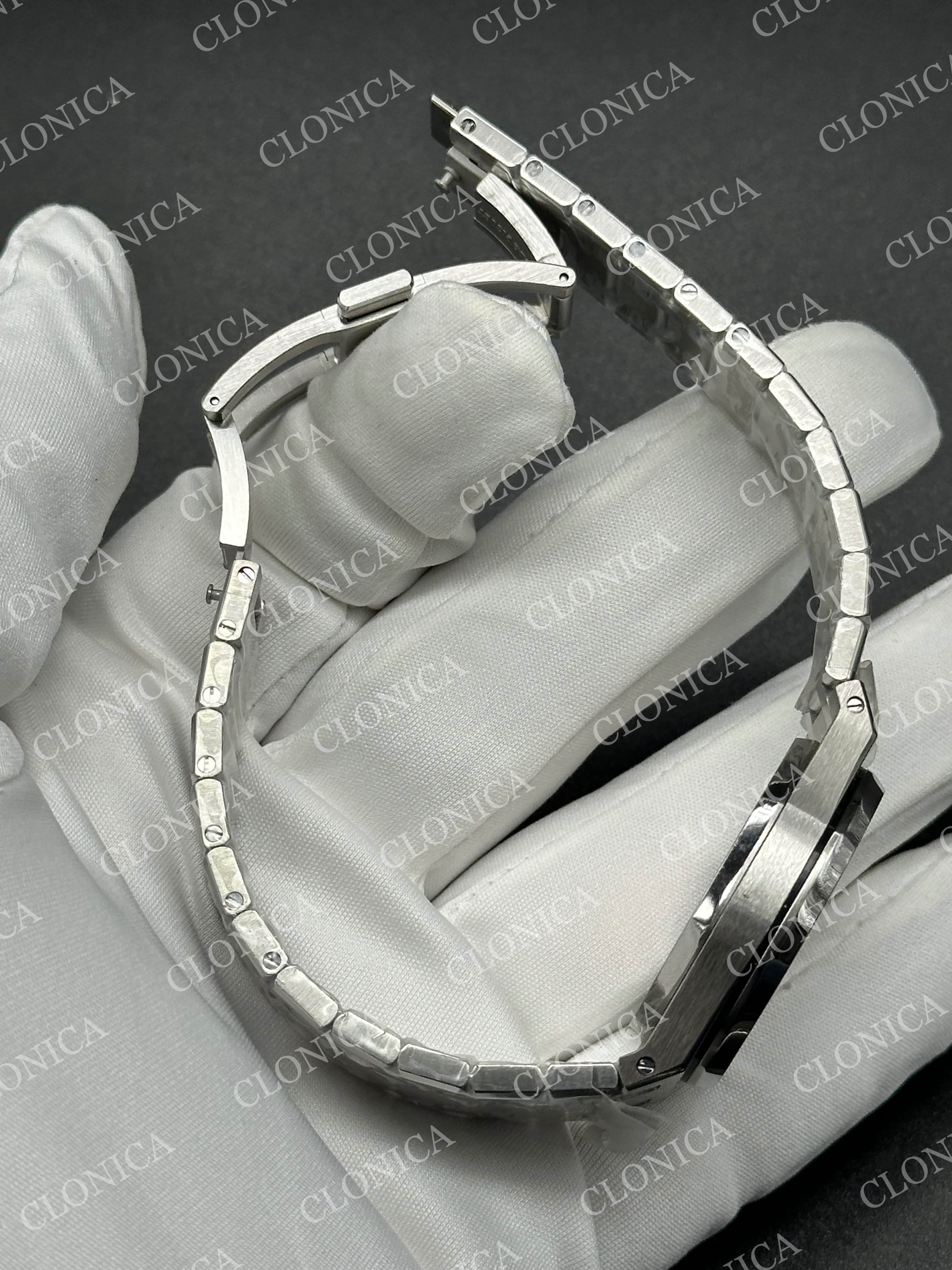 AUDEMARS PIGUET 34 mm SS AUTOMATIC OMBRE BLUE TEXTURED DIAL DIAMOND BEZEL ON SS BRACELET — view 8