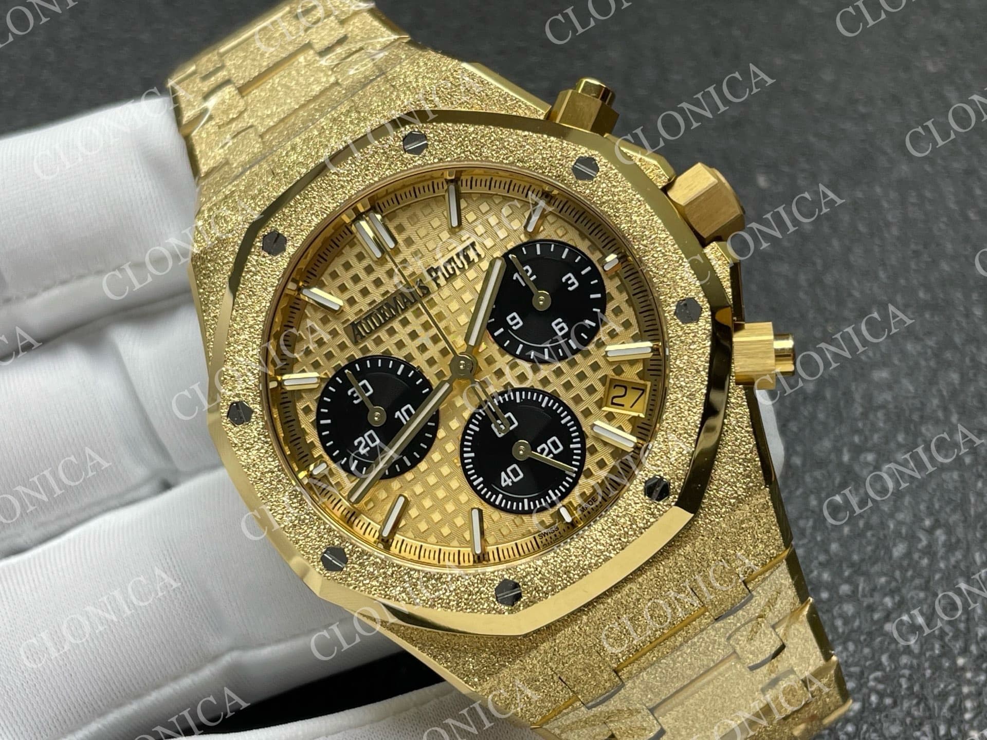 ROYAL OAK CHRONO 26240BA FROSTED YG 1:1 YG DIAL ON BRACELET SA4401 SUPER CLONE — view 2