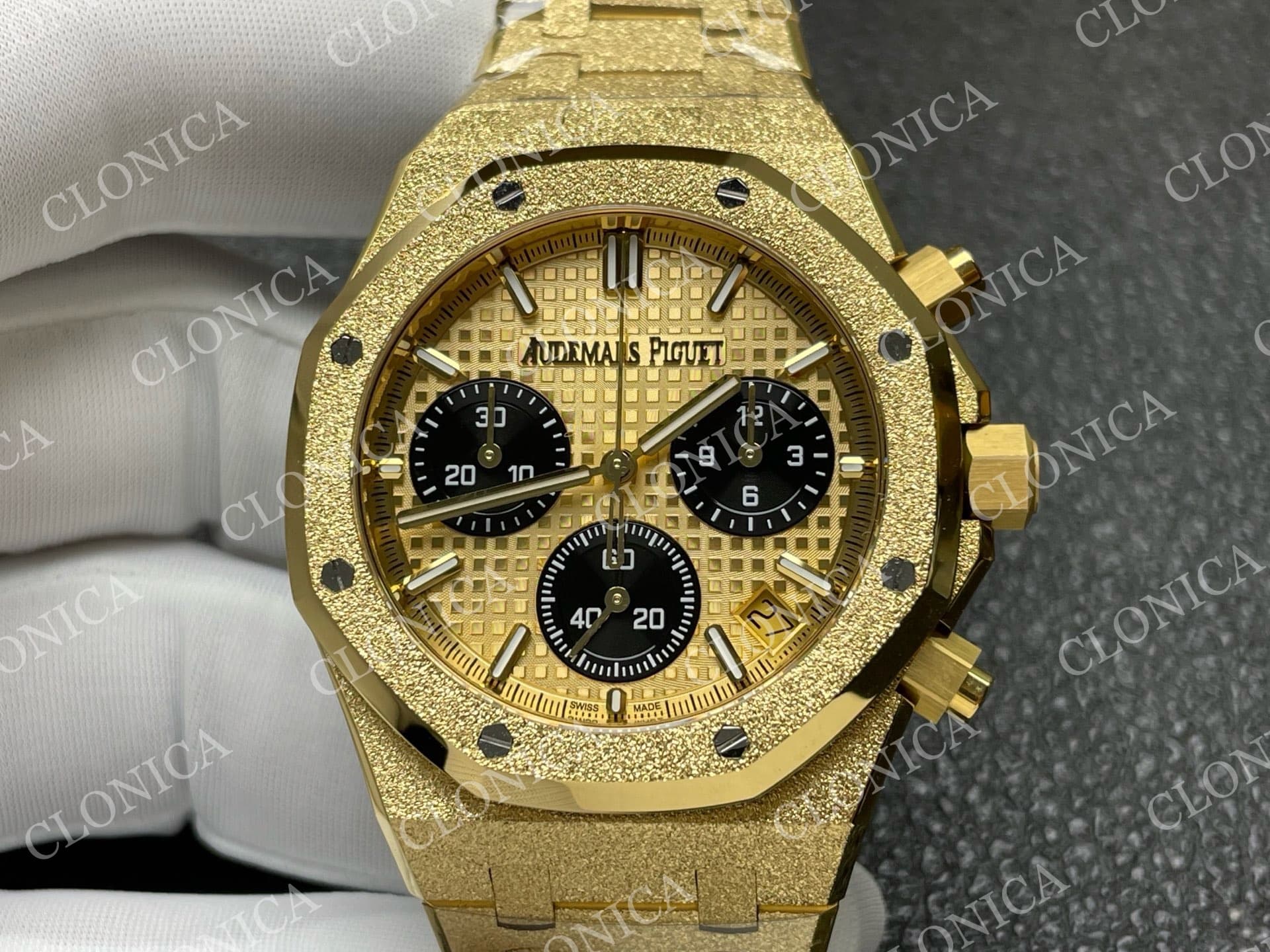 ROYAL OAK CHRONO 26240BA FROSTED YG 1:1 YG DIAL ON BRACELET SA4401 SUPER CLONE — view 3