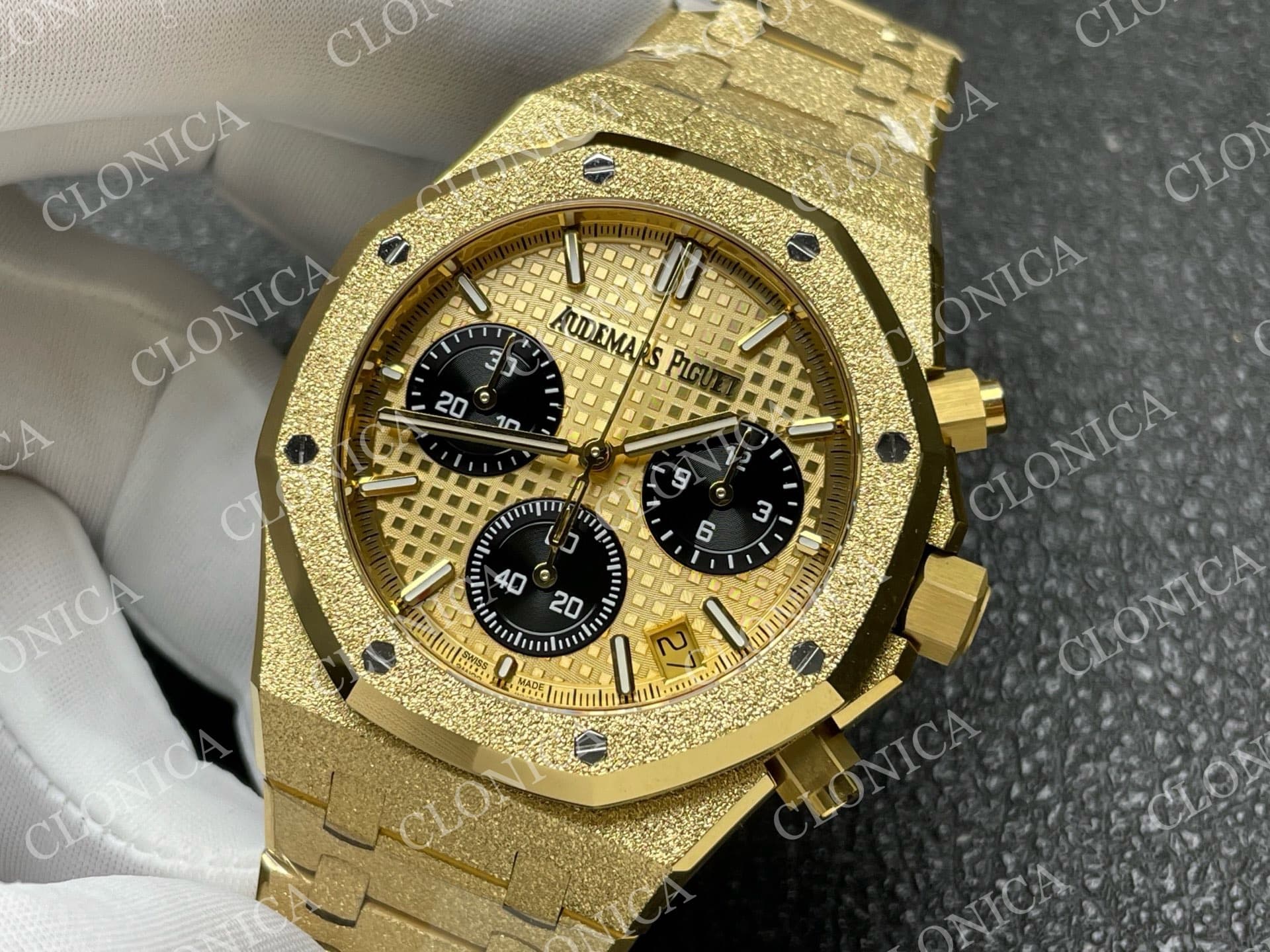 ROYAL OAK CHRONO 26240BA FROSTED YG 1:1 YG DIAL ON BRACELET SA4401 SUPER CLONE — view 4