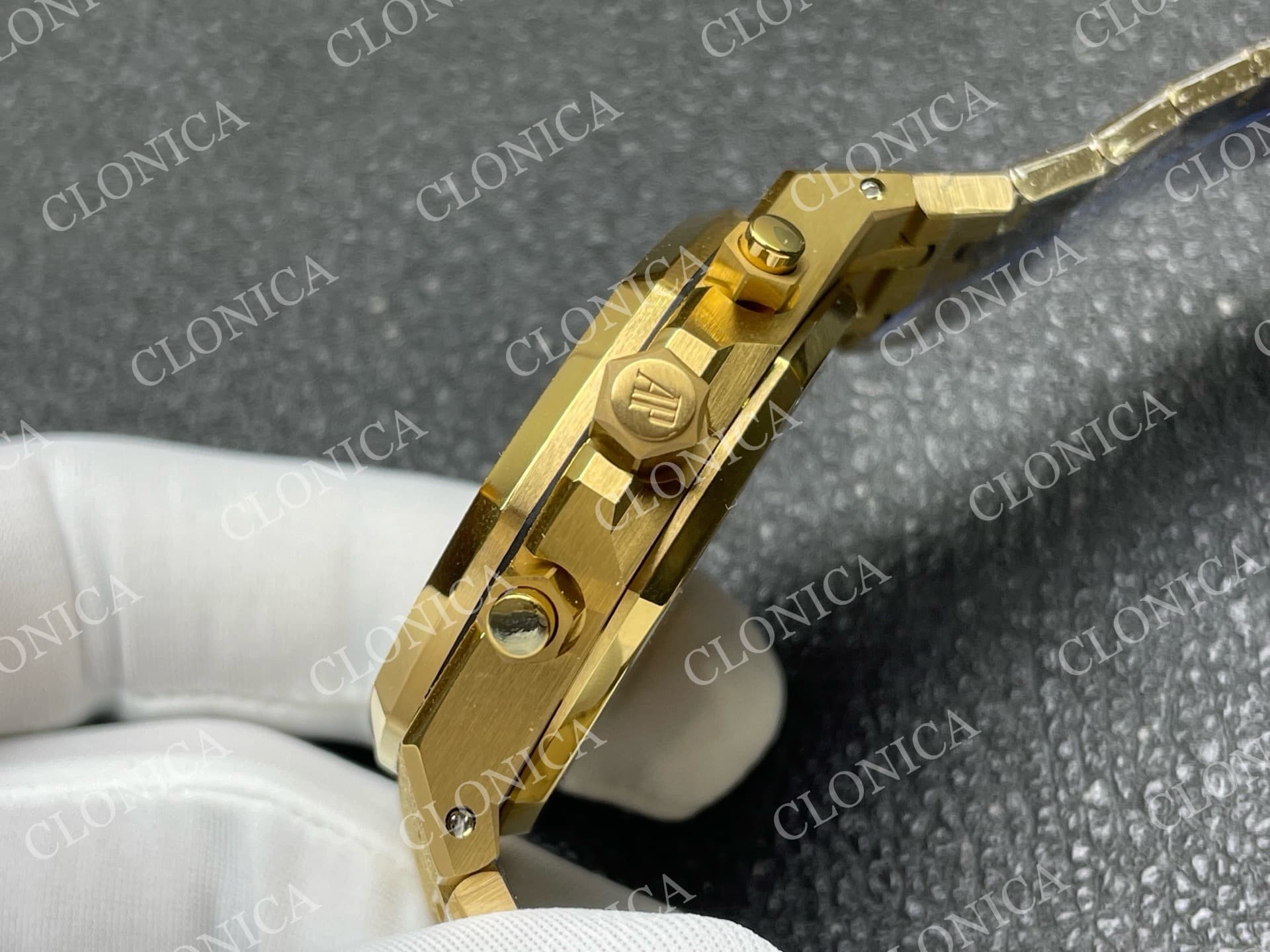 ROYAL OAK CHRONO 26240BA FROSTED YG 1:1 YG DIAL ON BRACELET SA4401 SUPER CLONE — view 7