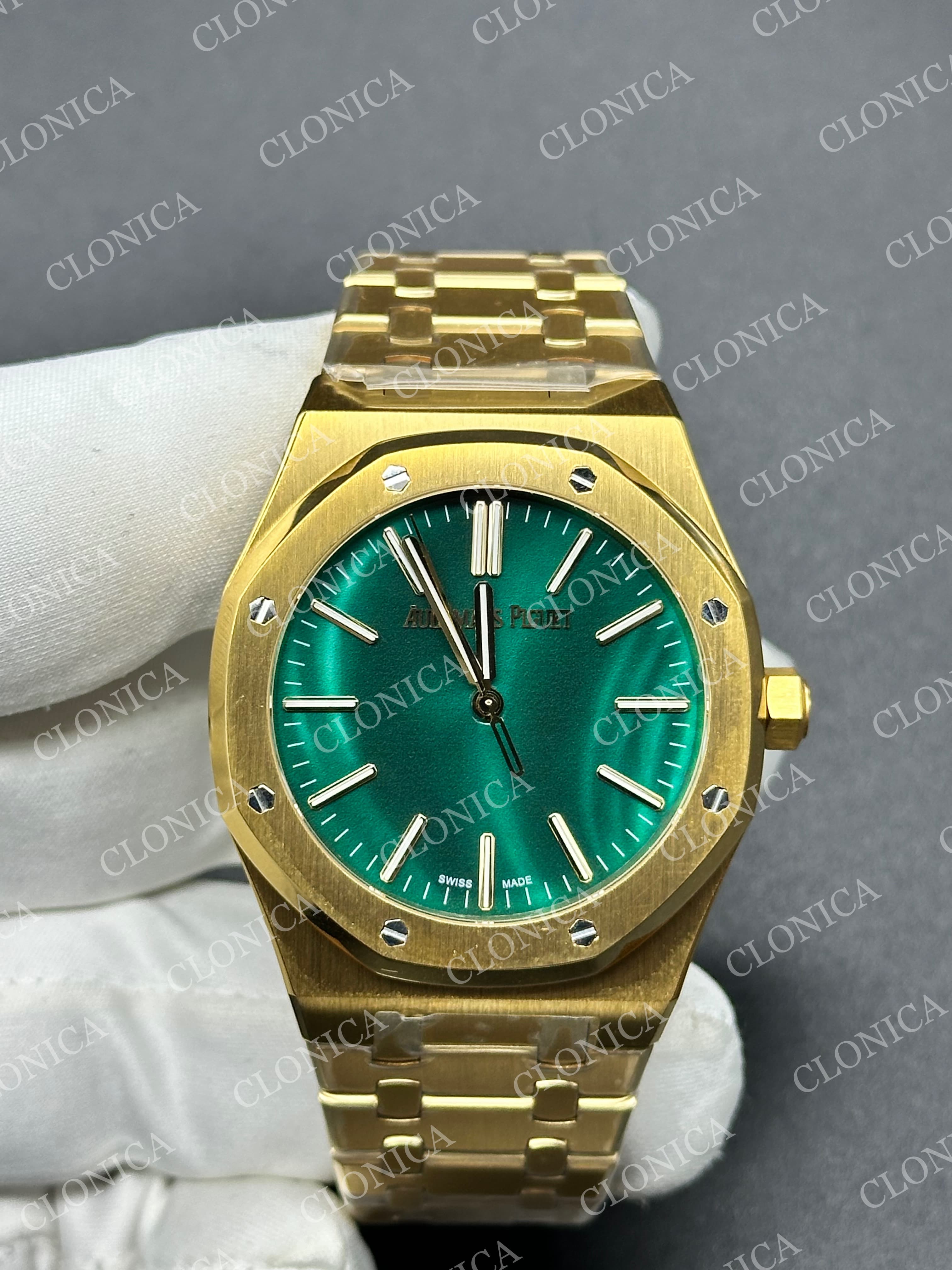 ROYAL OAK 41MM 15513 YG 1:1 GREEN DIAL ON YG BRACELET SUPER CLONE A4302 — view 1