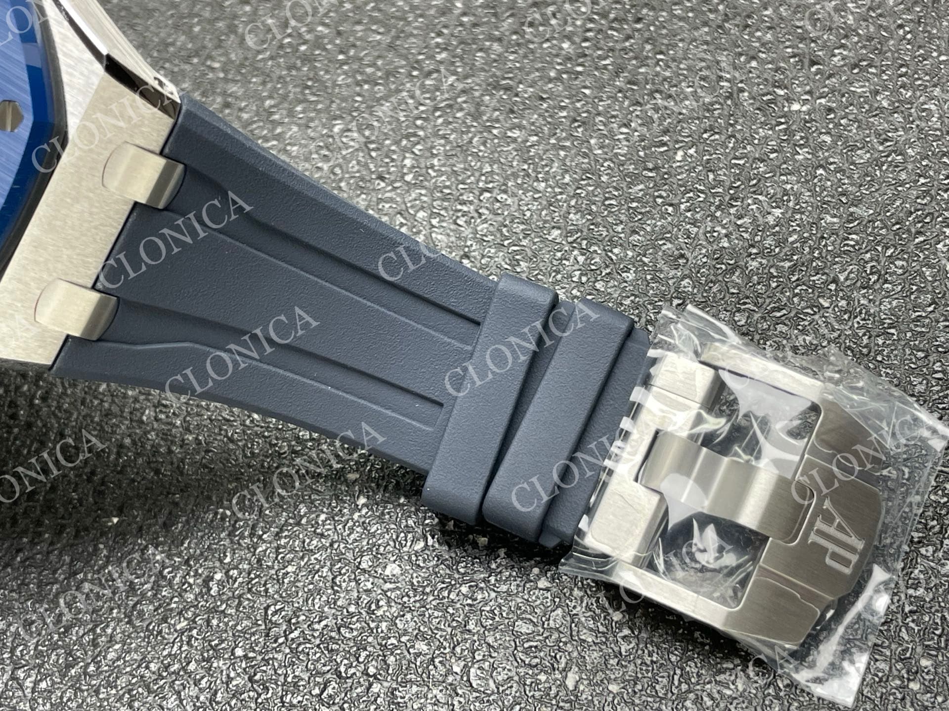 ROYAL OAK OFFSHORE 43MM 26420 BLUE CERAMIC BEZEL SS DDF 1:1 BLUE DIAL ON BLUE RUBBER STRAP DD4401 SUPER CLONE — view 5