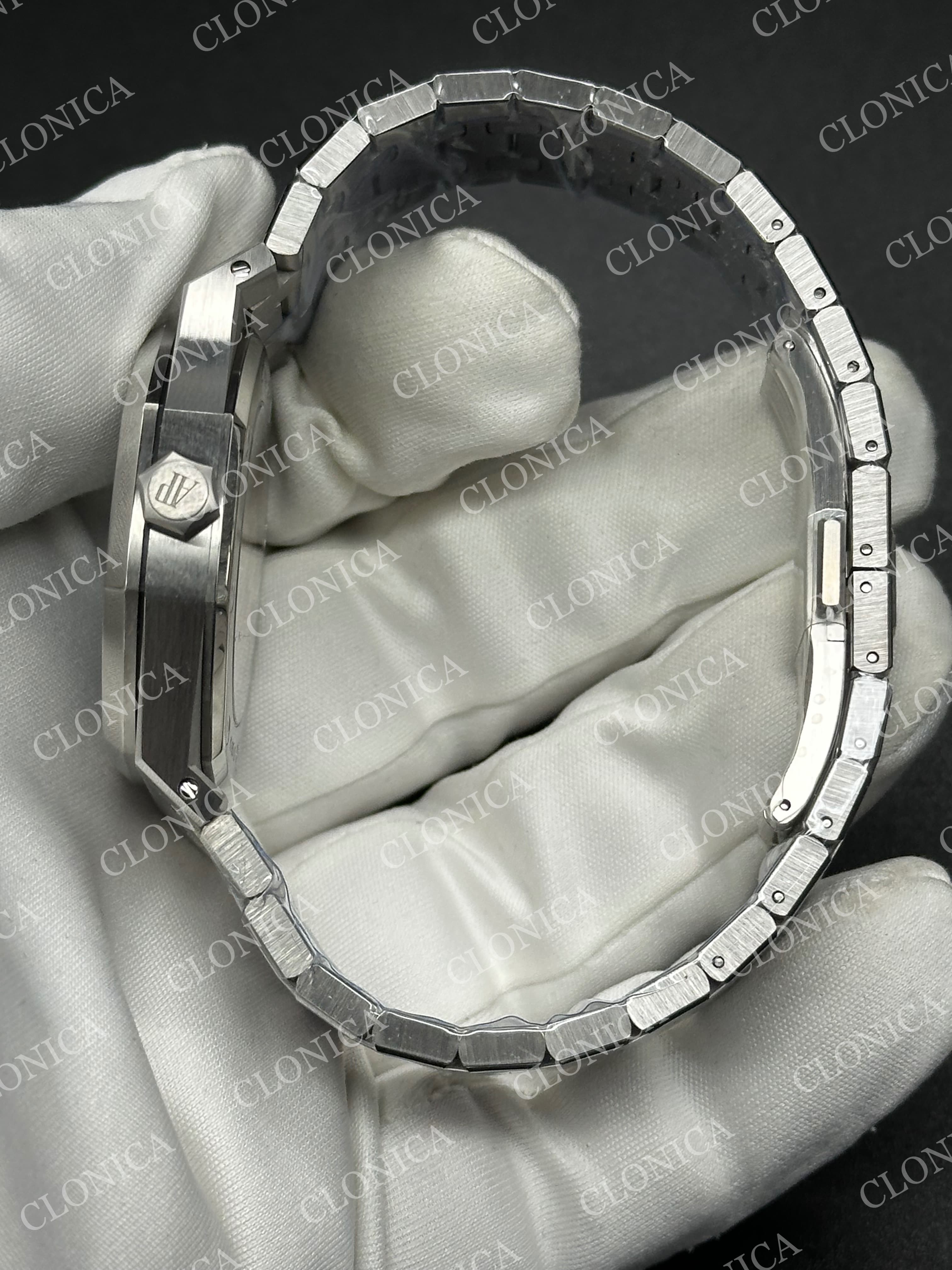 ROYAL OAK 37MM 15550 SS 1:1 BEST EDITION BLUE TEXTURED DIAL ON SS BRACELET SA3120 SUPER CLONE — view 4