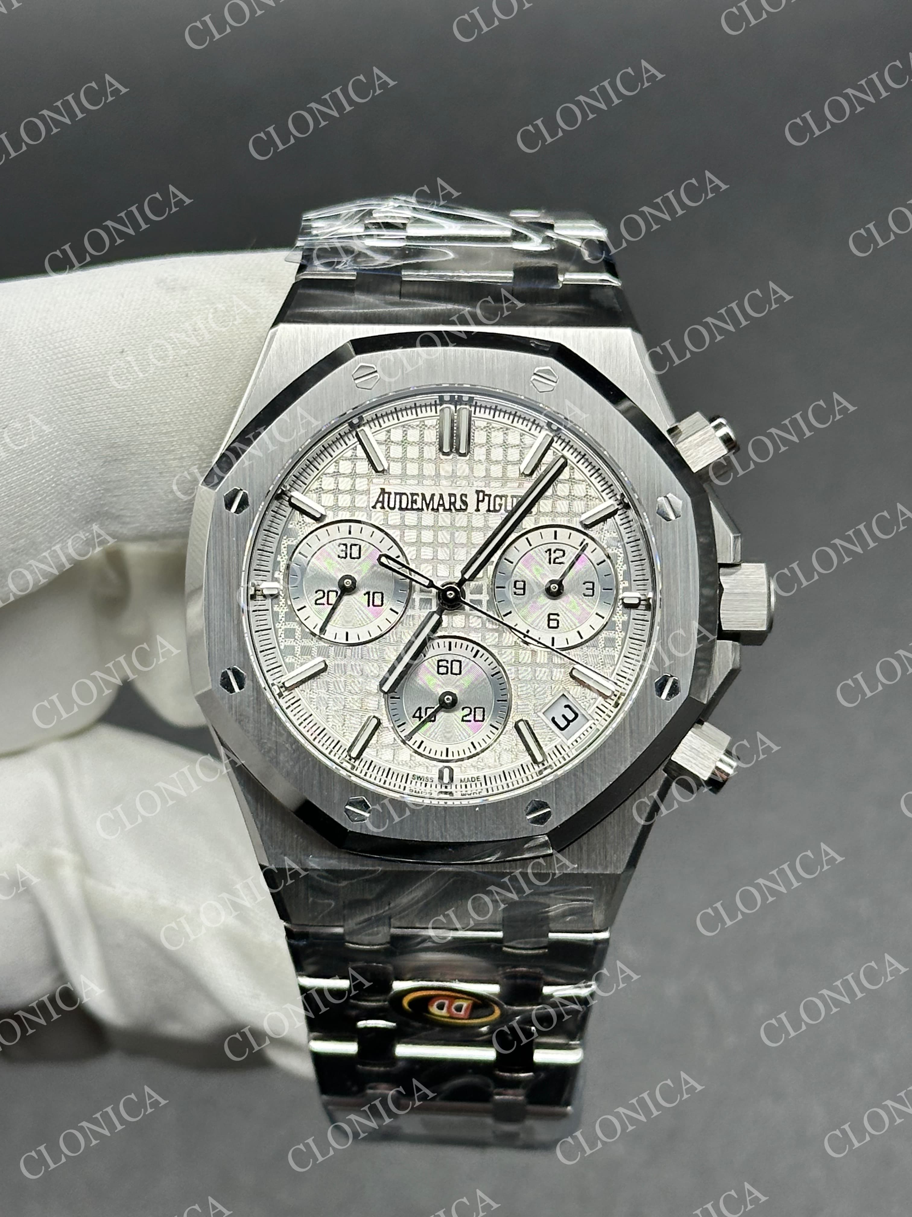 ROYAL OAK CHRONO 26240 SS WHITE DIAL ON SS BRACELET SA4401 SUPER CLONE
