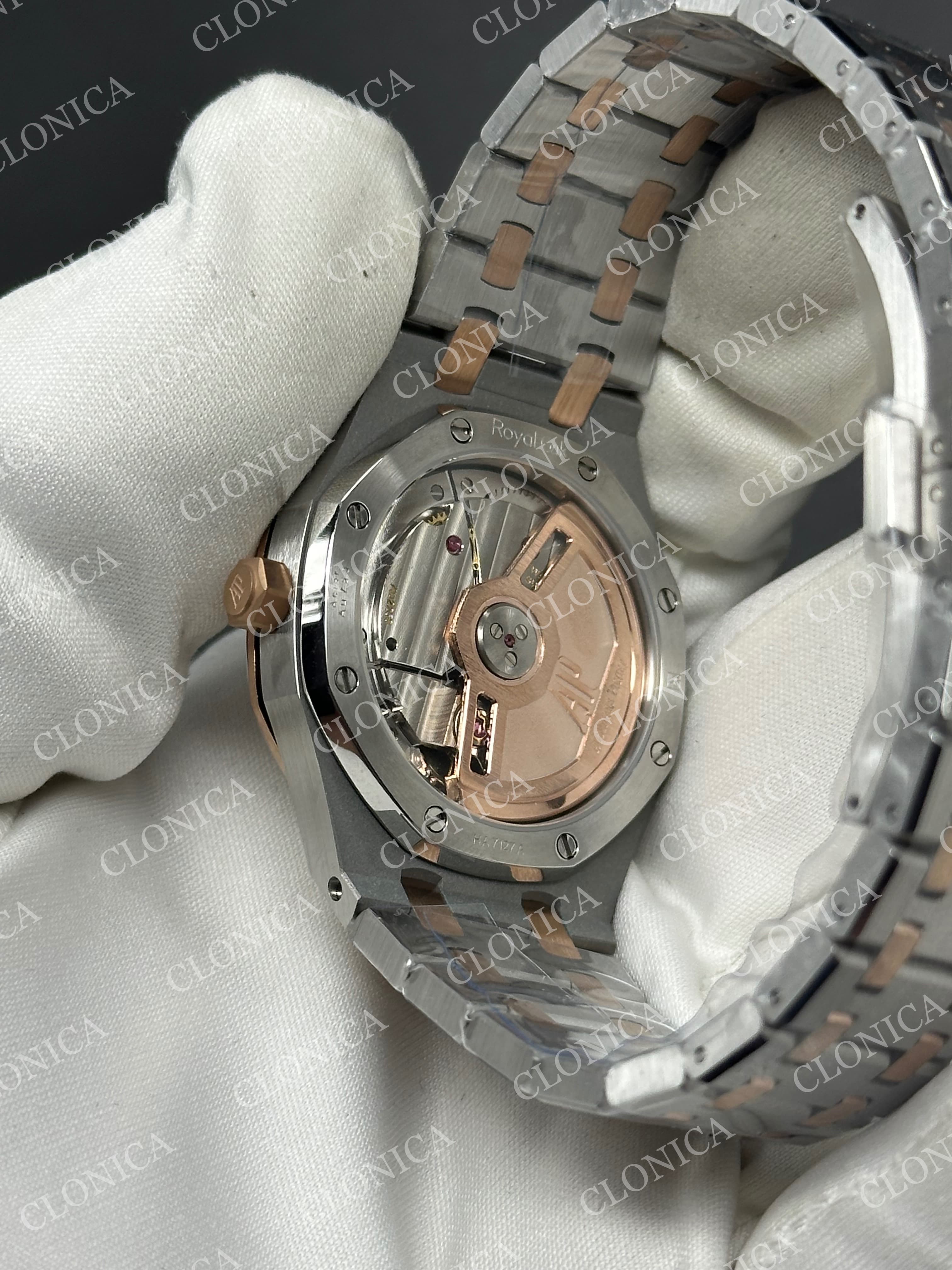 AUDEMARS PIGUET 34 mm RG/SS AUTOMATIC WHITE TEXTURED DIAL ON SS BRACELET — view 5
