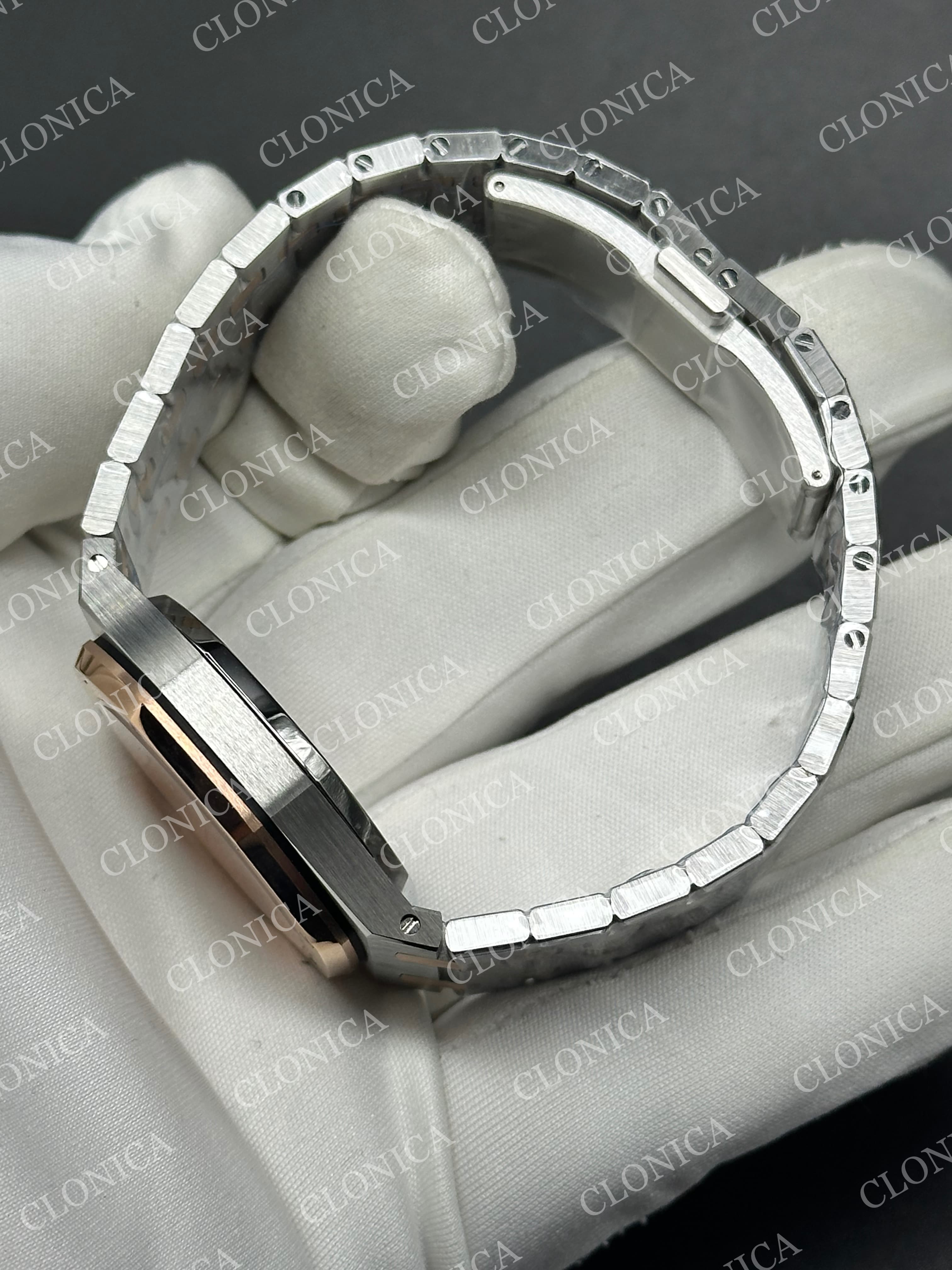 AUDEMARS PIGUET 34 mm RG/SS AUTOMATIC WHITE TEXTURED DIAL ON SS BRACELET — view 6