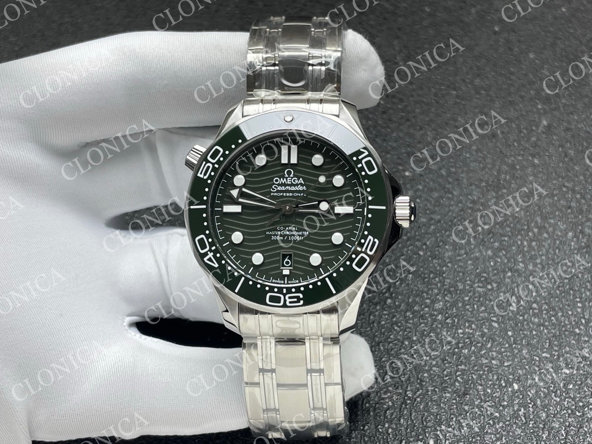 SEAMASTER DIVER 300M GREEN CERAMIC WITH GREEN DIAL — view 1