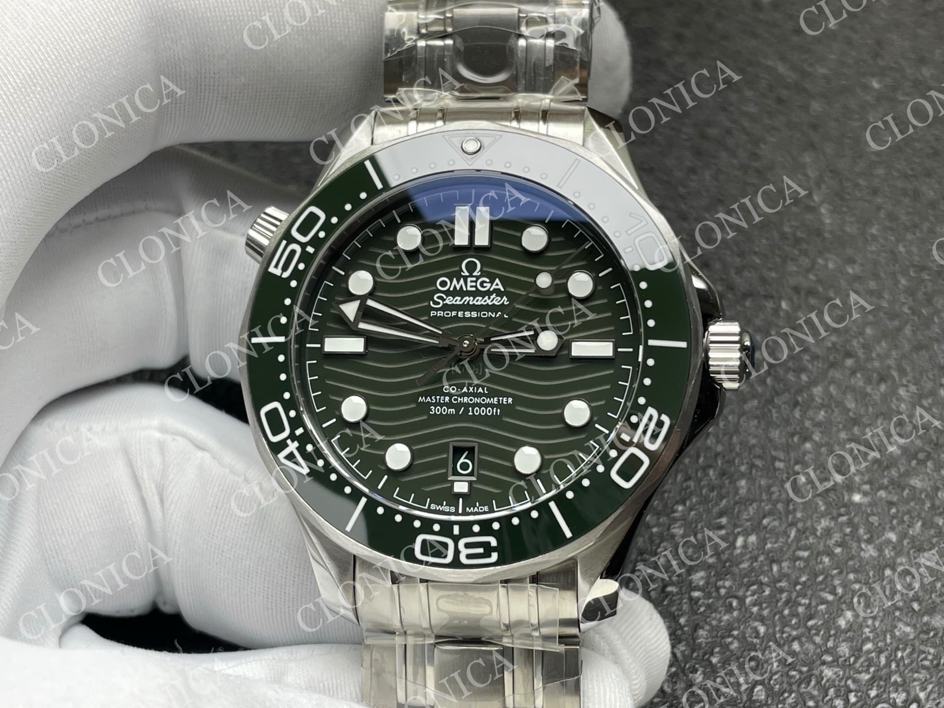 SEAMASTER DIVER 300M GREEN CERAMIC WITH GREEN DIAL — view 3
