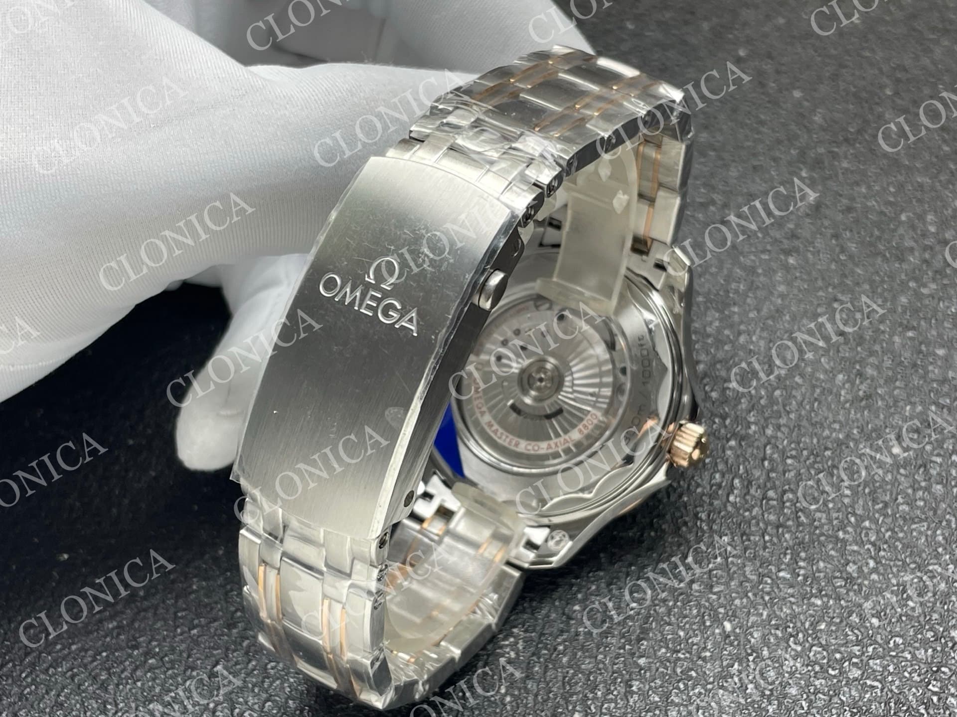 SEAMASTER DIVER 300M TWO TONE RG BLUE CERAMIC WITH BLUE DIAL — view 5