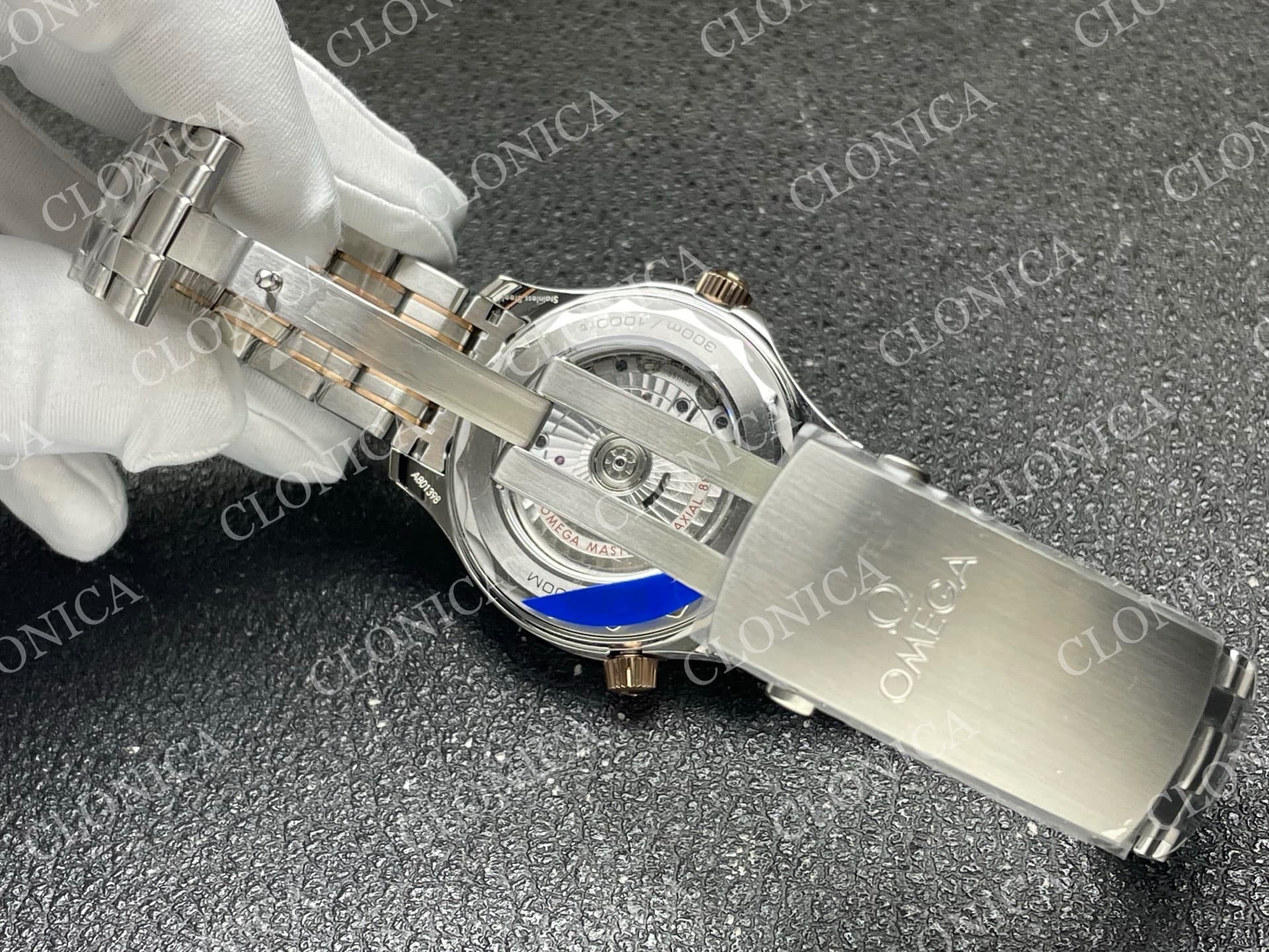 SEAMASTER DIVER 300M TWO TONE RG BLUE CERAMIC WITH BLUE DIAL — view 6