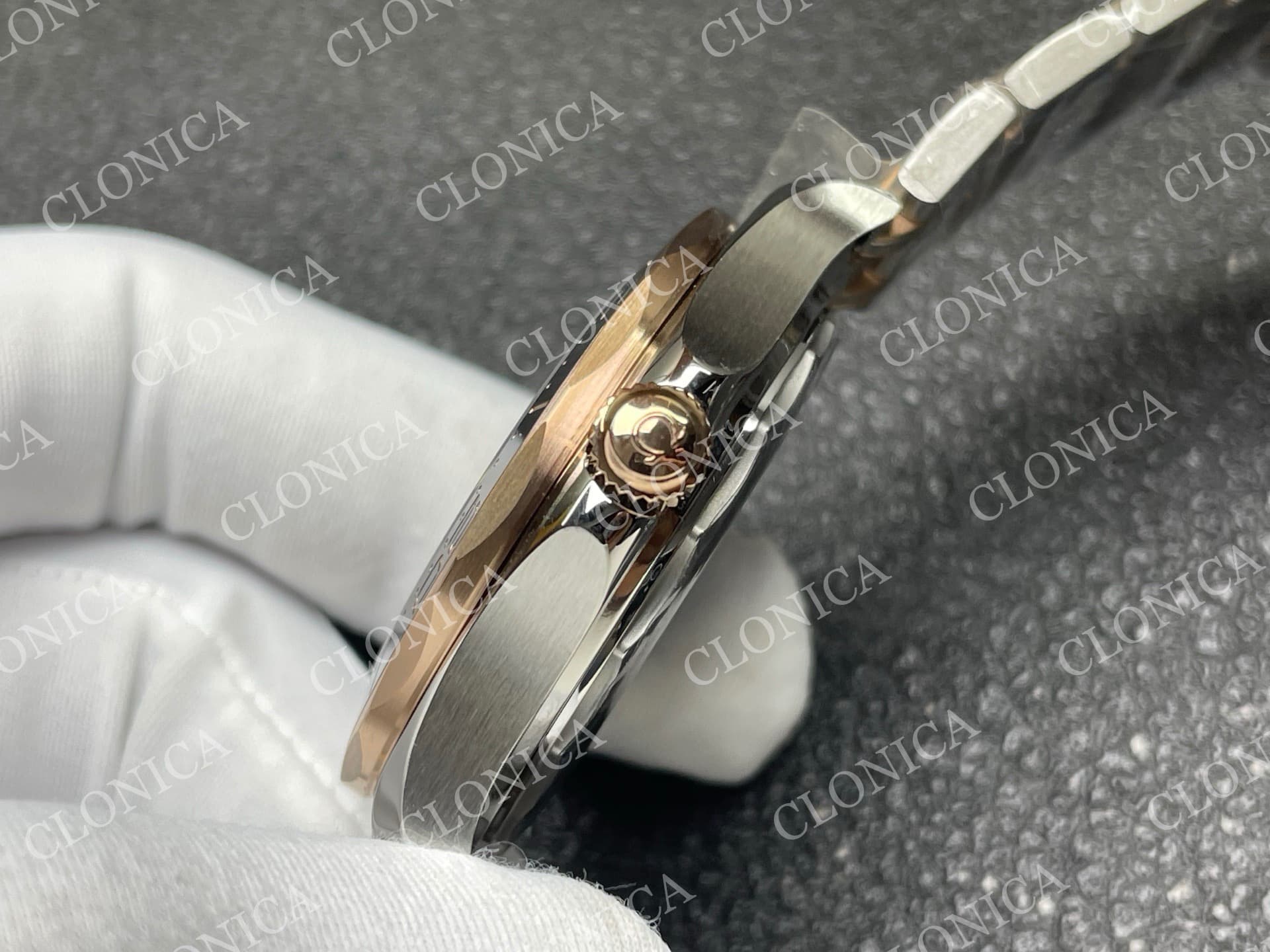 SEAMASTER DIVER 300M TWO TONE RG BLUE CERAMIC WITH BLUE DIAL — view 7