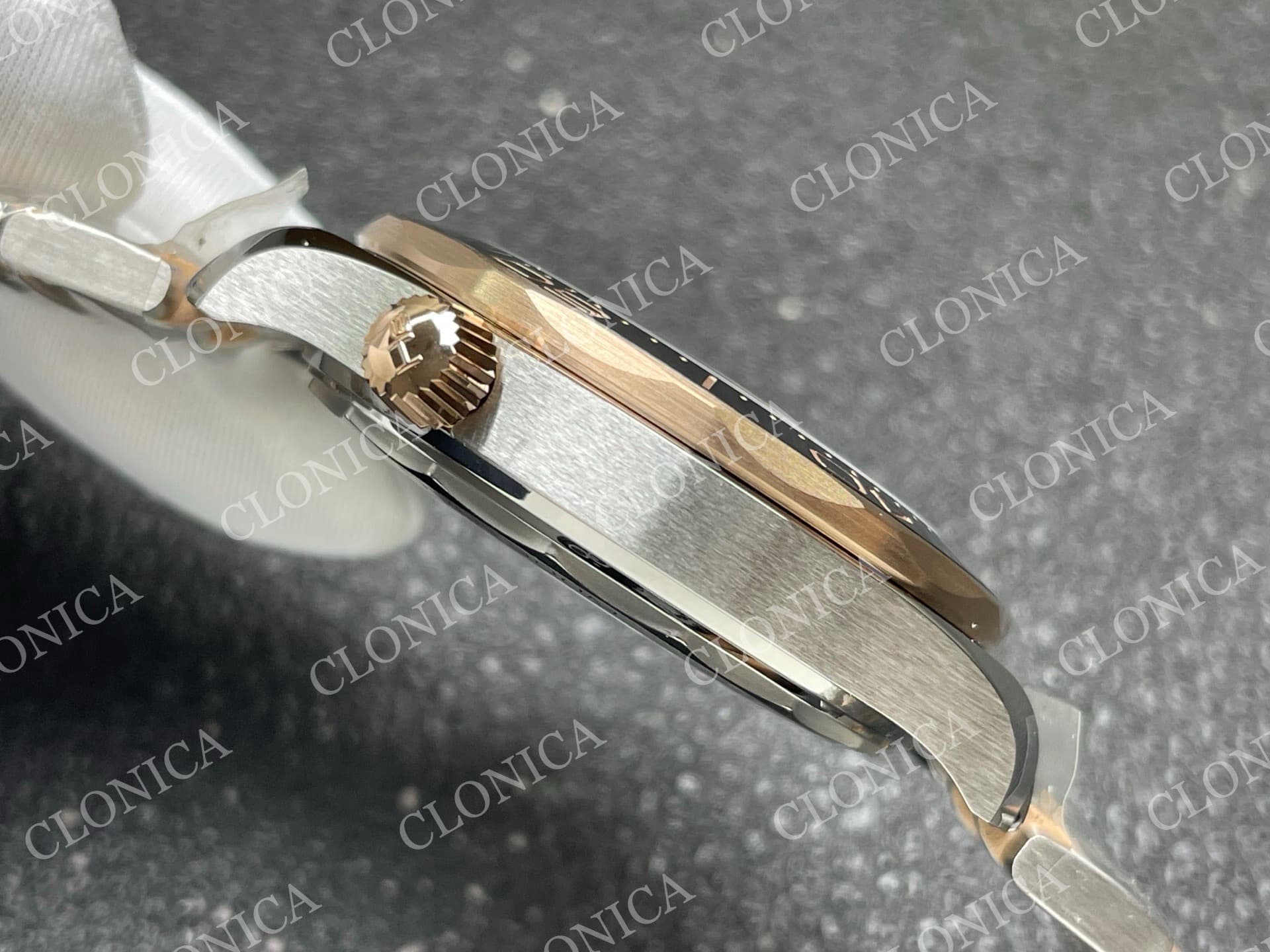 SEAMASTER DIVER 300M TWO TONE RG BLUE CERAMIC WITH BLUE DIAL — view 9