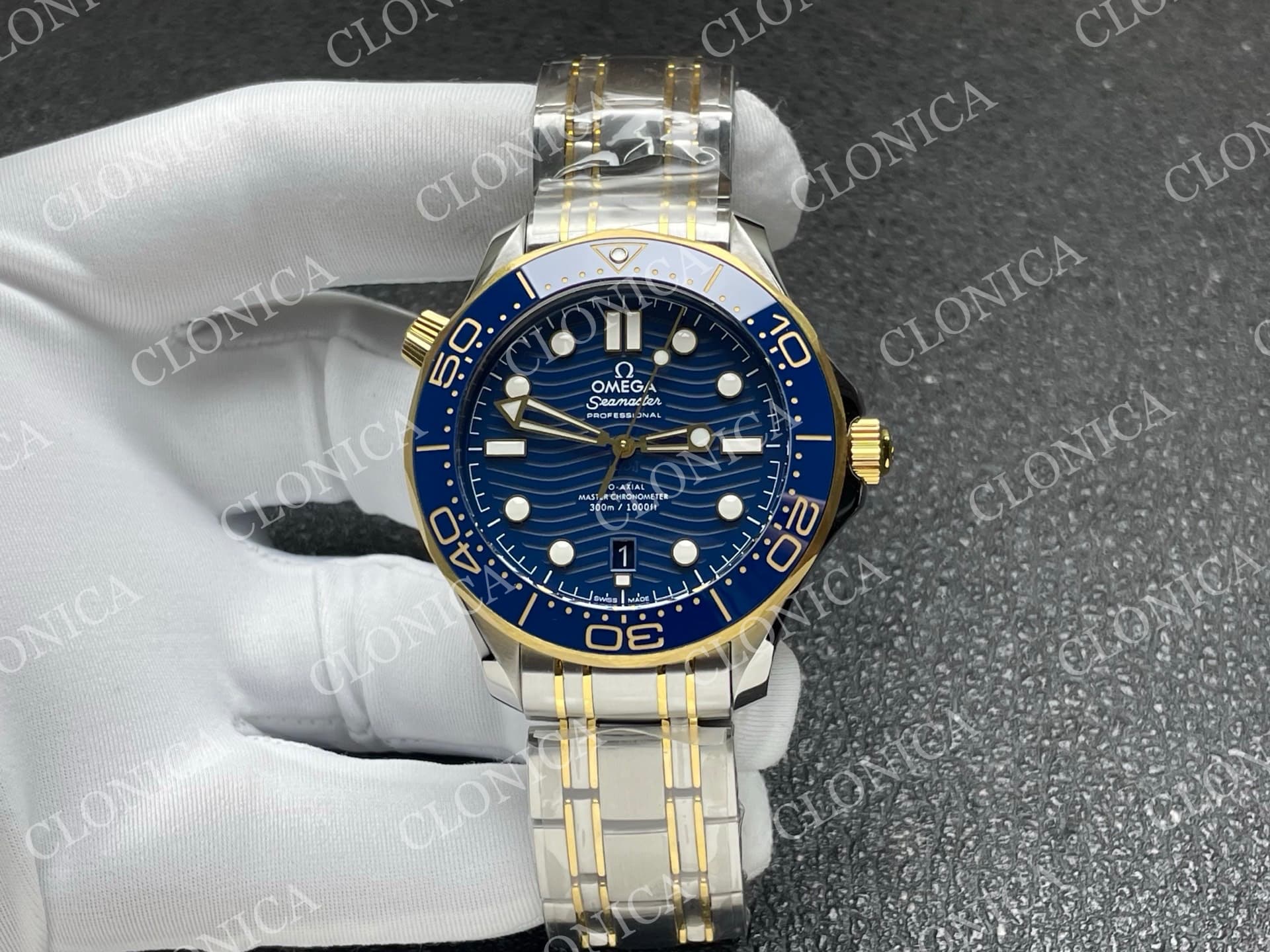 SEAMASTER DIVER 300M TWO TONE YG BLUE CERAMIC WITH BLUE DIAL — view 1