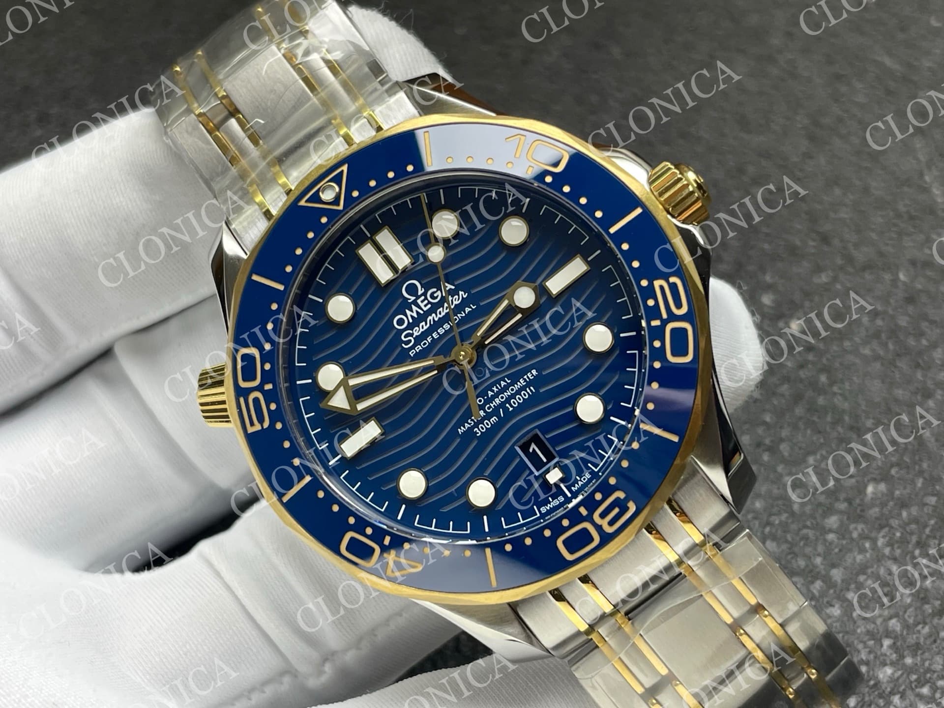 SEAMASTER DIVER 300M TWO TONE YG BLUE CERAMIC WITH BLUE DIAL — view 2