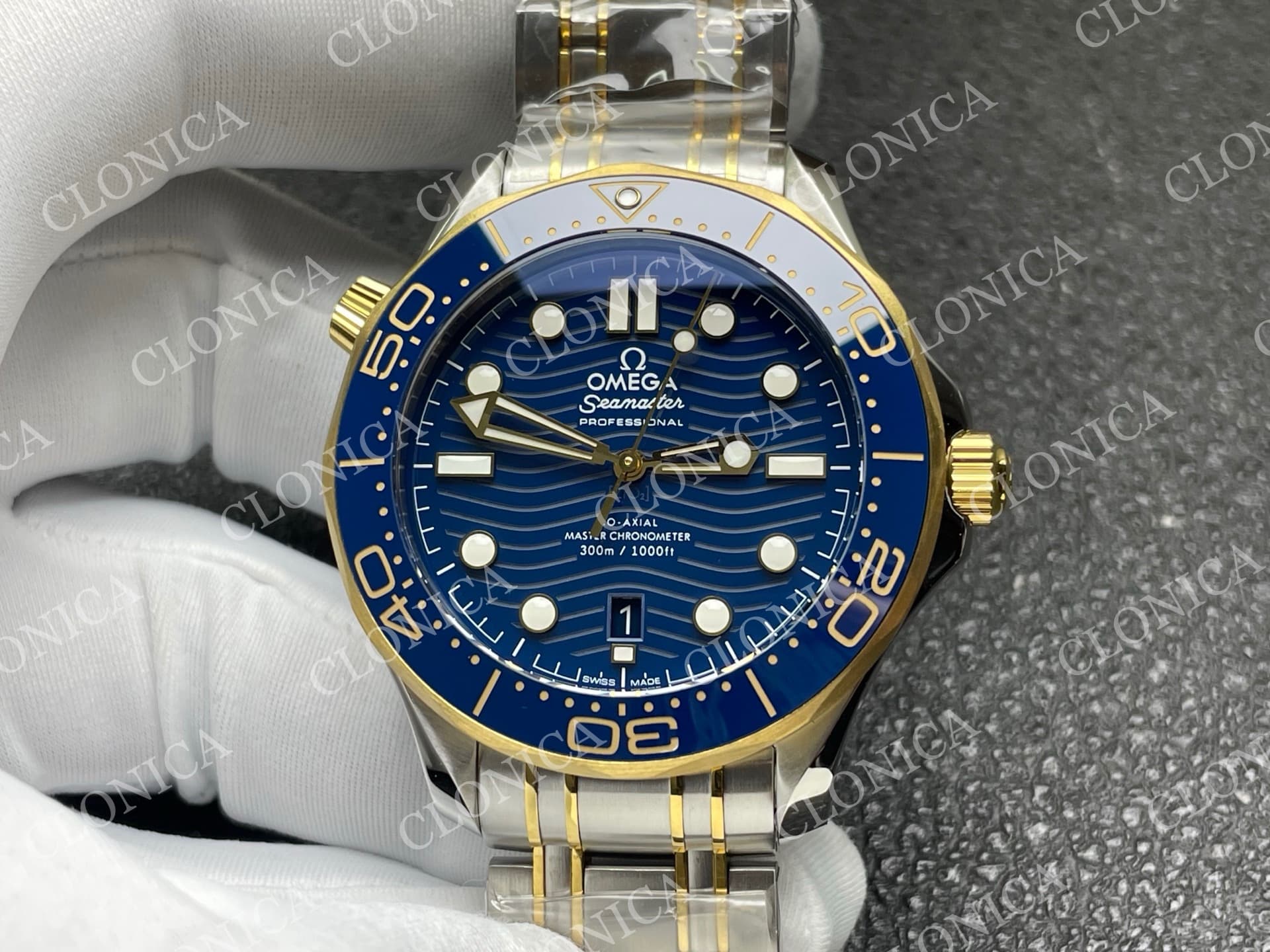 SEAMASTER DIVER 300M TWO TONE YG BLUE CERAMIC WITH BLUE DIAL — view 3