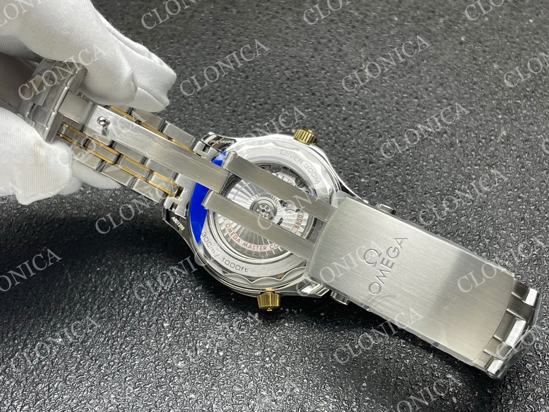 SEAMASTER DIVER 300M TWO TONE YG BLUE CERAMIC WITH BLUE DIAL — view 6