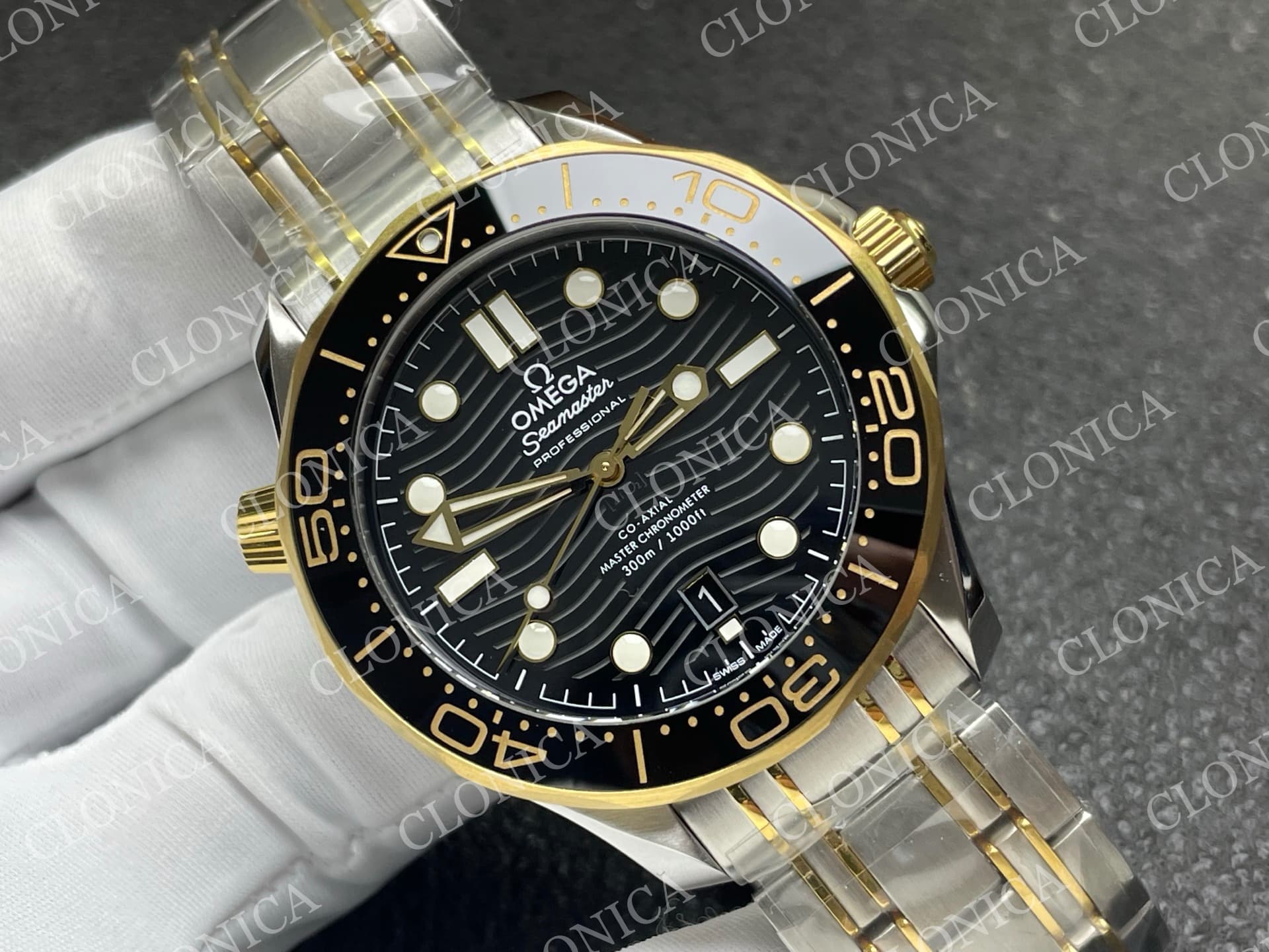 SEAMASTER DIVER 300M TWO TONE YG BLACK CERAMIC WITH BLACK DIAL — view 2