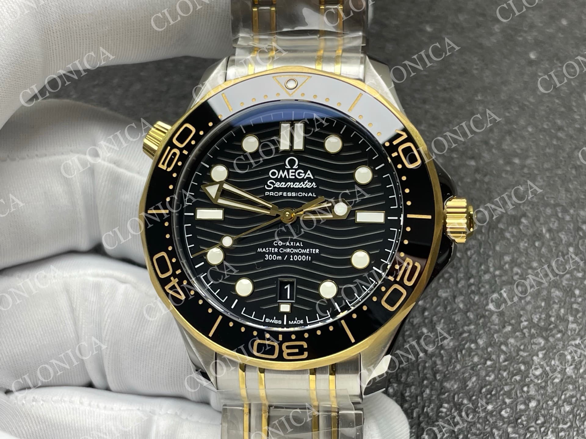 SEAMASTER DIVER 300M TWO TONE YG BLACK CERAMIC WITH BLACK DIAL — view 3