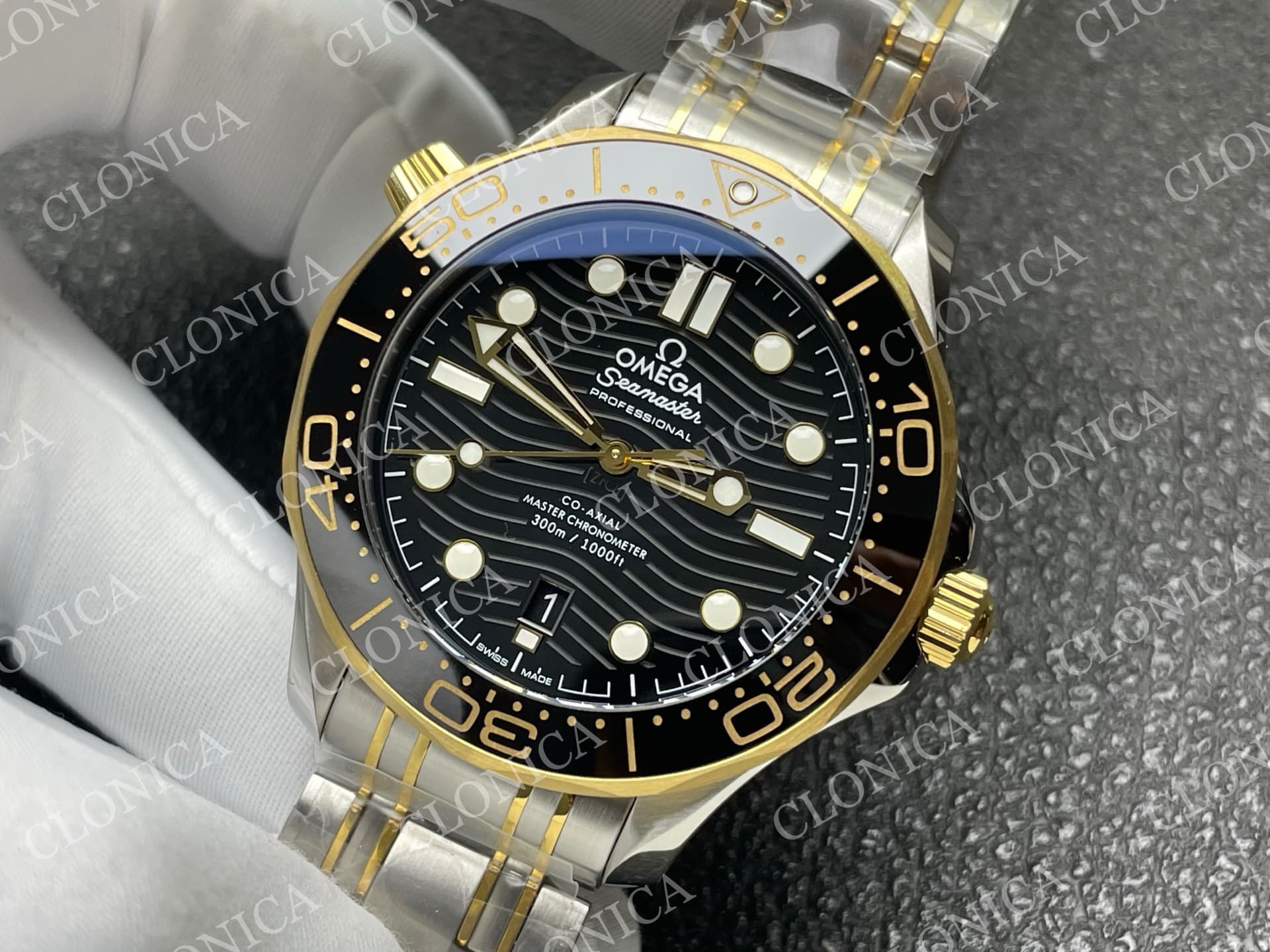 SEAMASTER DIVER 300M TWO TONE YG BLACK CERAMIC WITH BLACK DIAL — view 4