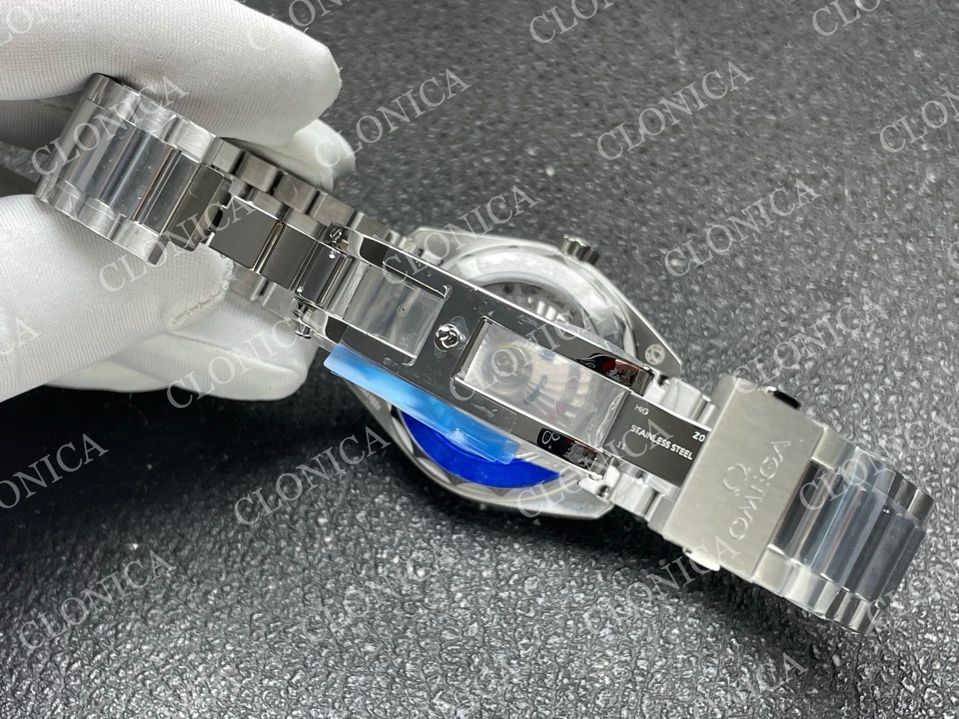 AQUA TERRA 150M MASTER GREY DIAL — view 6