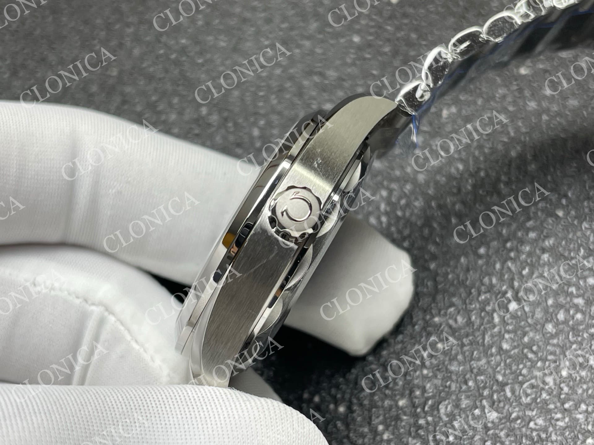 AQUA TERRA 150M MASTER GREY DIAL — view 7