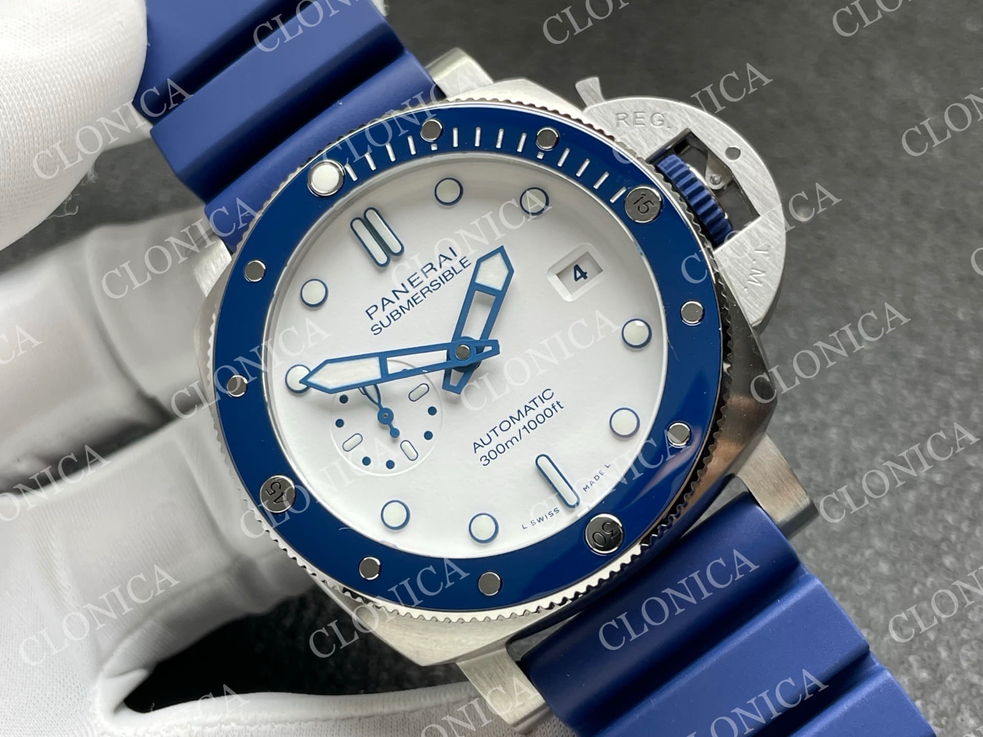 PAM1696 44MM SUBMERSIBLE WHITE DIAL ON BLUE RUBBER STRAP P.900 SUPER CLONE — view 2