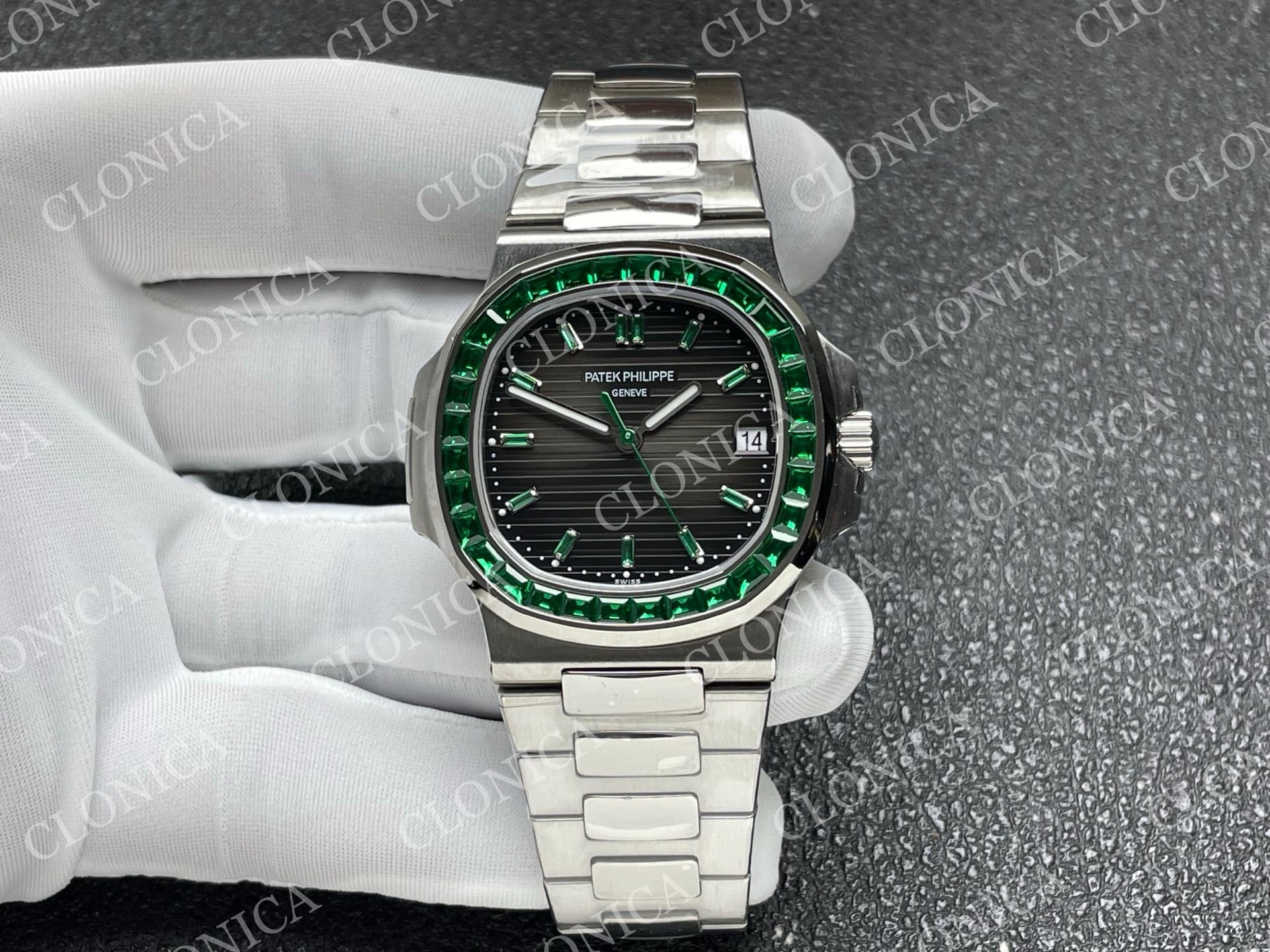 NAUTILUS 5711/1A GREEN T DIAMOND SS GREY TEXTURED DIAL — view 1