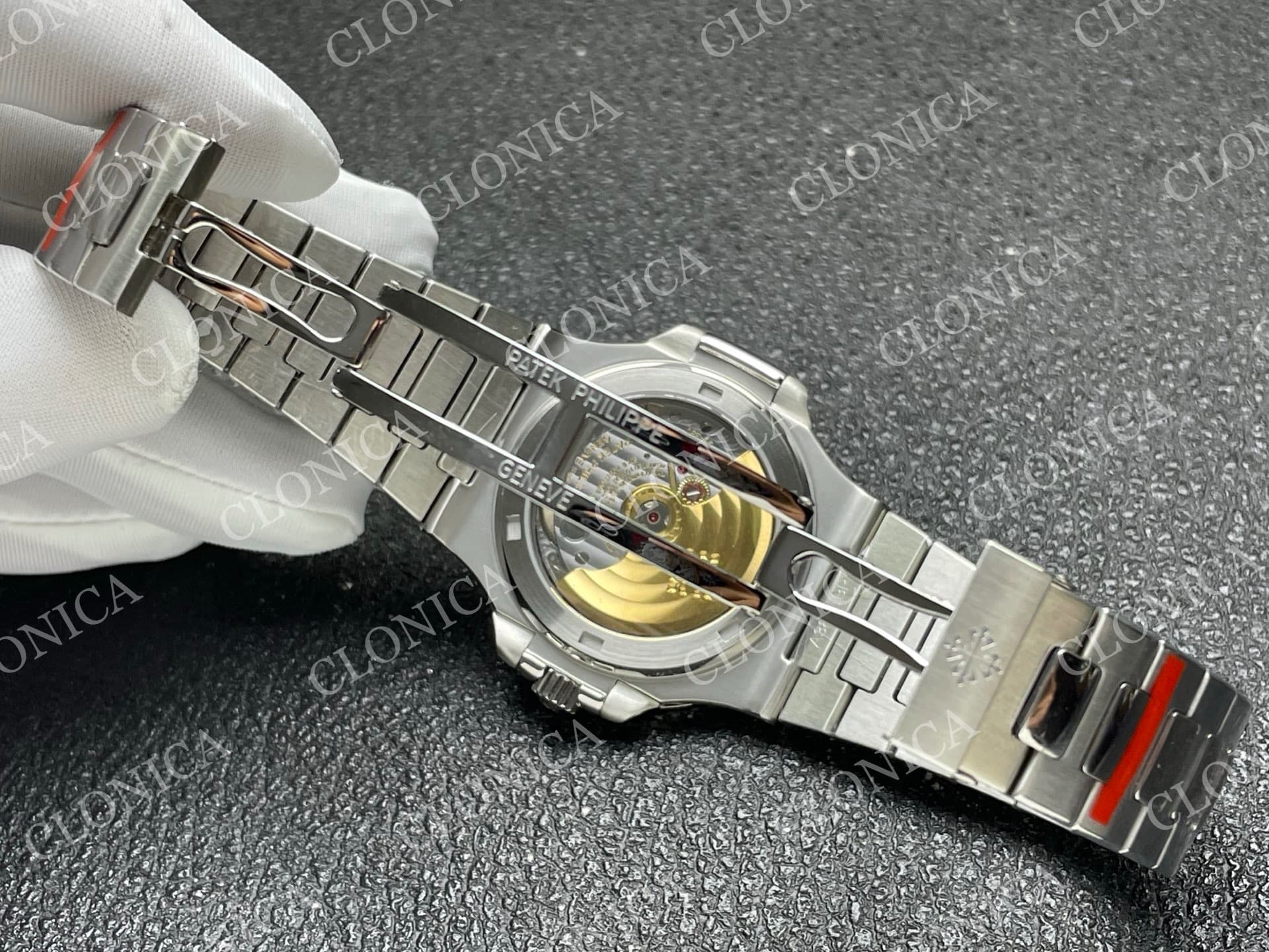 NAUTILUS 5711/1A GREEN T DIAMOND SS GREY TEXTURED DIAL — view 6