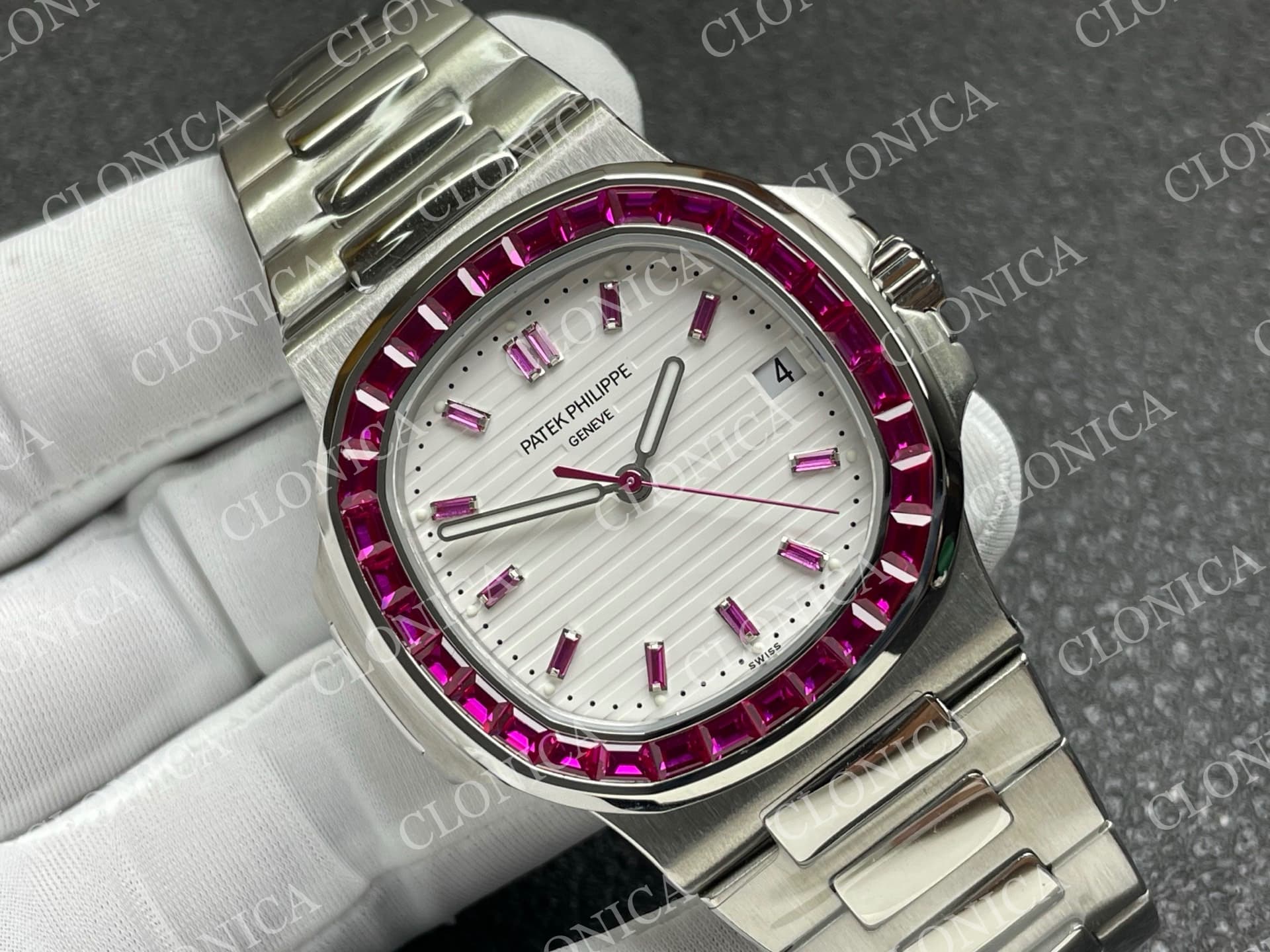 NAUTILUS 5711/1A RED T DIAMOND SS WHITE TEXTURED DIAL — view 2