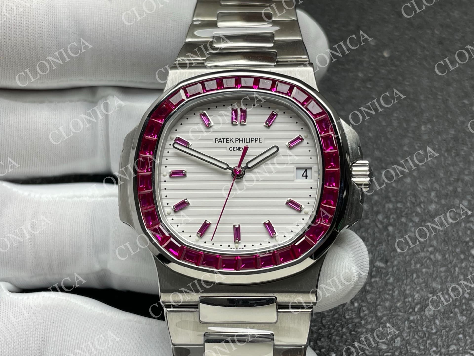 NAUTILUS 5711/1A RED T DIAMOND SS WHITE TEXTURED DIAL — view 3