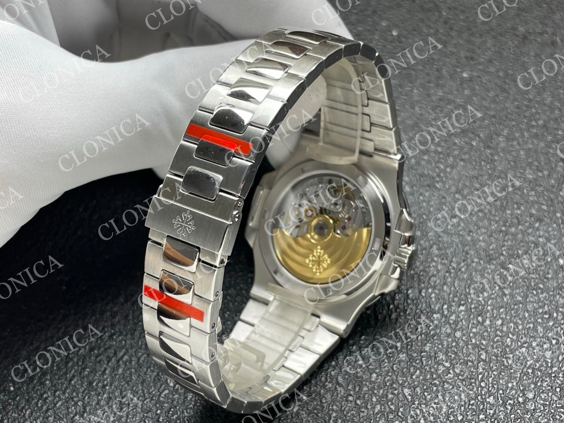 NAUTILUS 5711/1A RED T DIAMOND SS WHITE TEXTURED DIAL — view 5