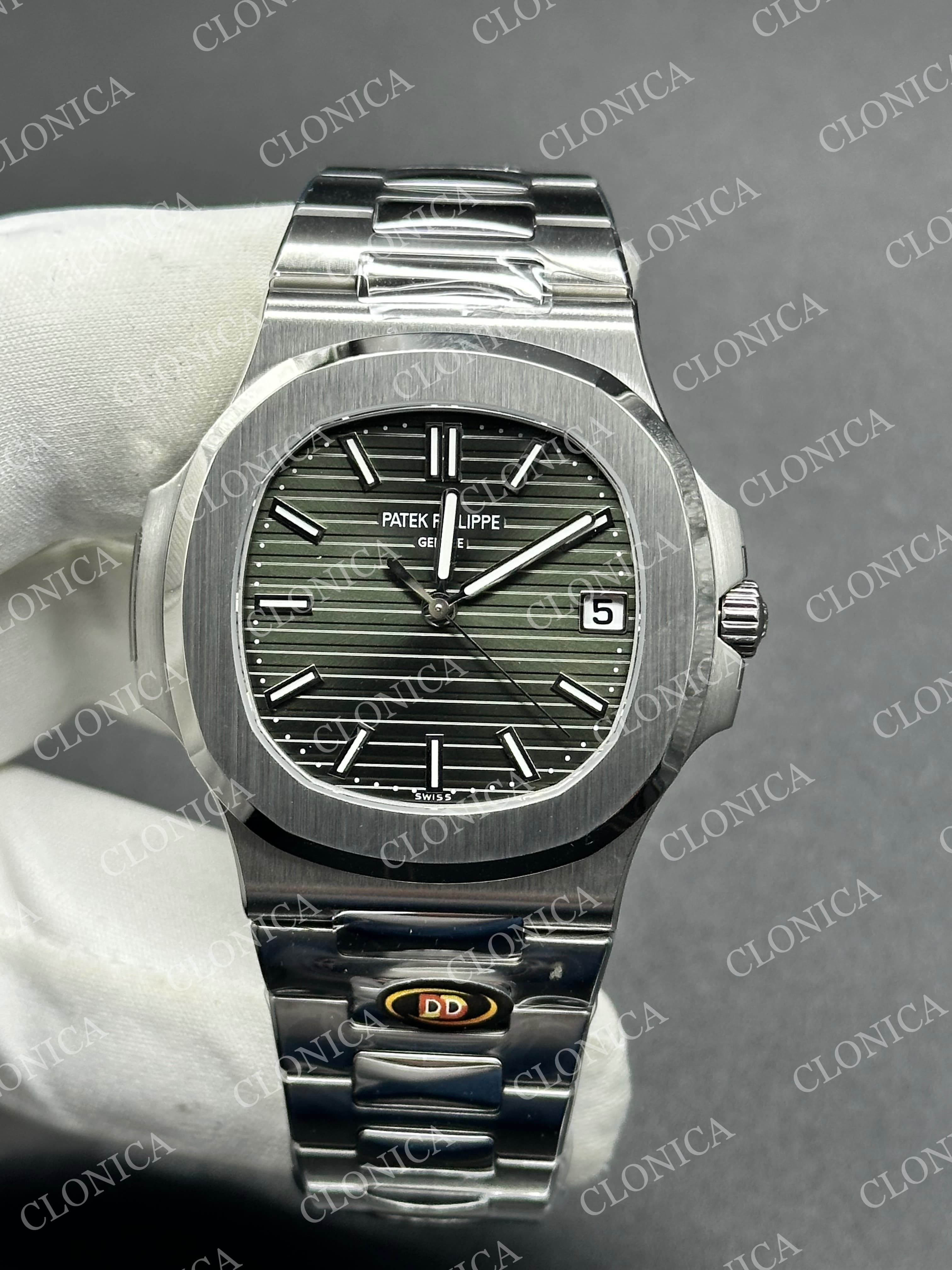 NAUTILUS 5711/1A SS GREEN TEXTURED DIAL ON SS BRACELET — view 1