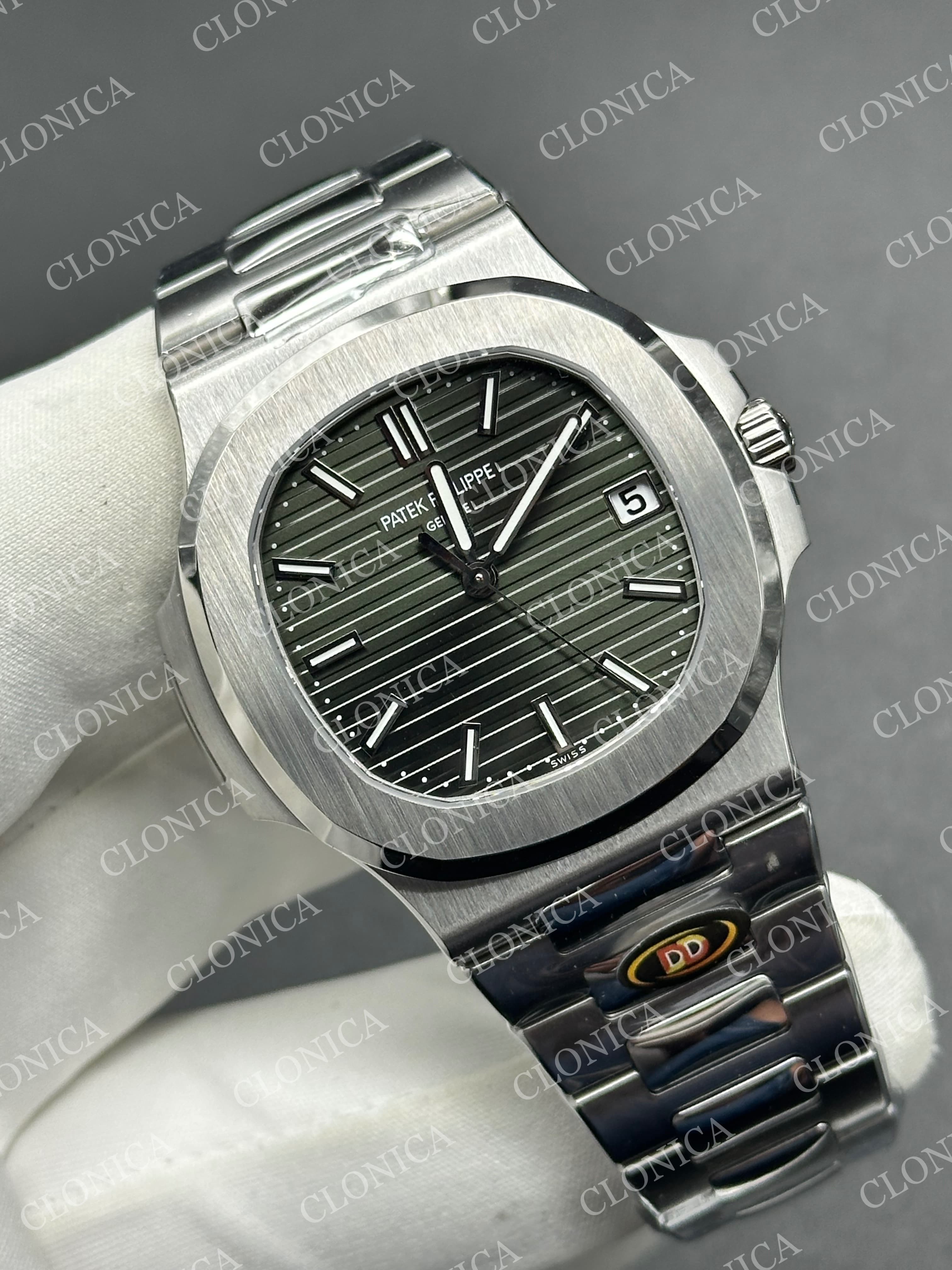 NAUTILUS 5711/1A SS GREEN TEXTURED DIAL ON SS BRACELET — view 2