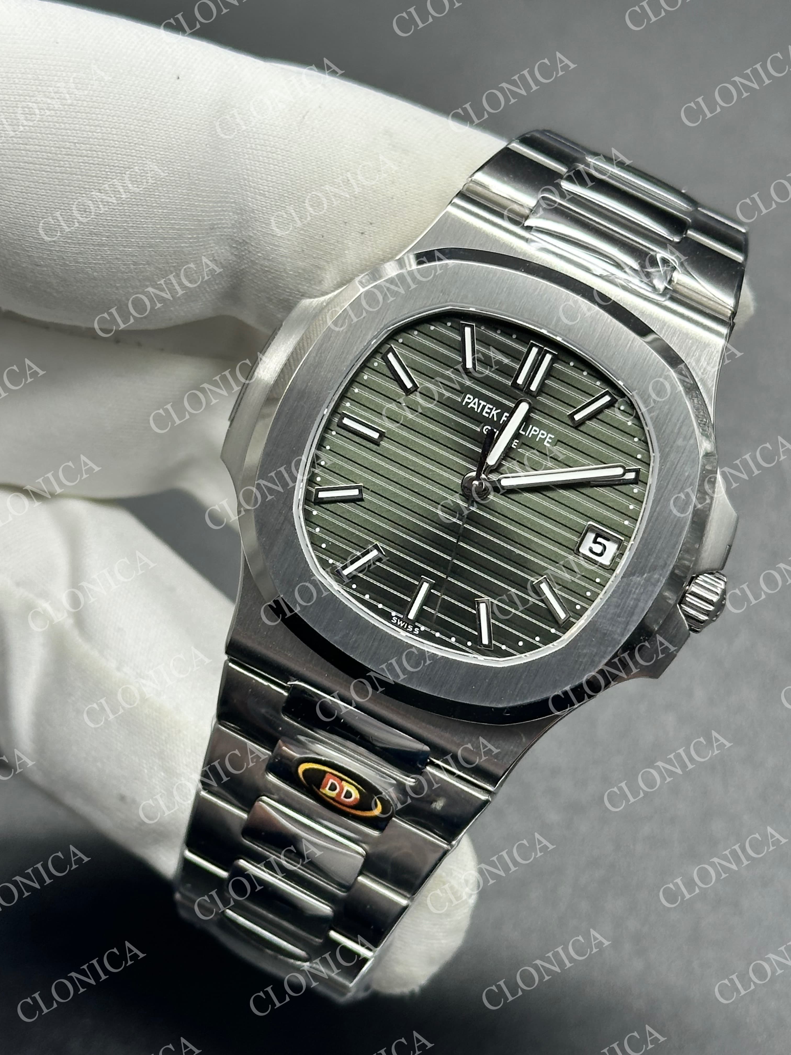 NAUTILUS 5711/1A SS GREEN TEXTURED DIAL ON SS BRACELET — view 3