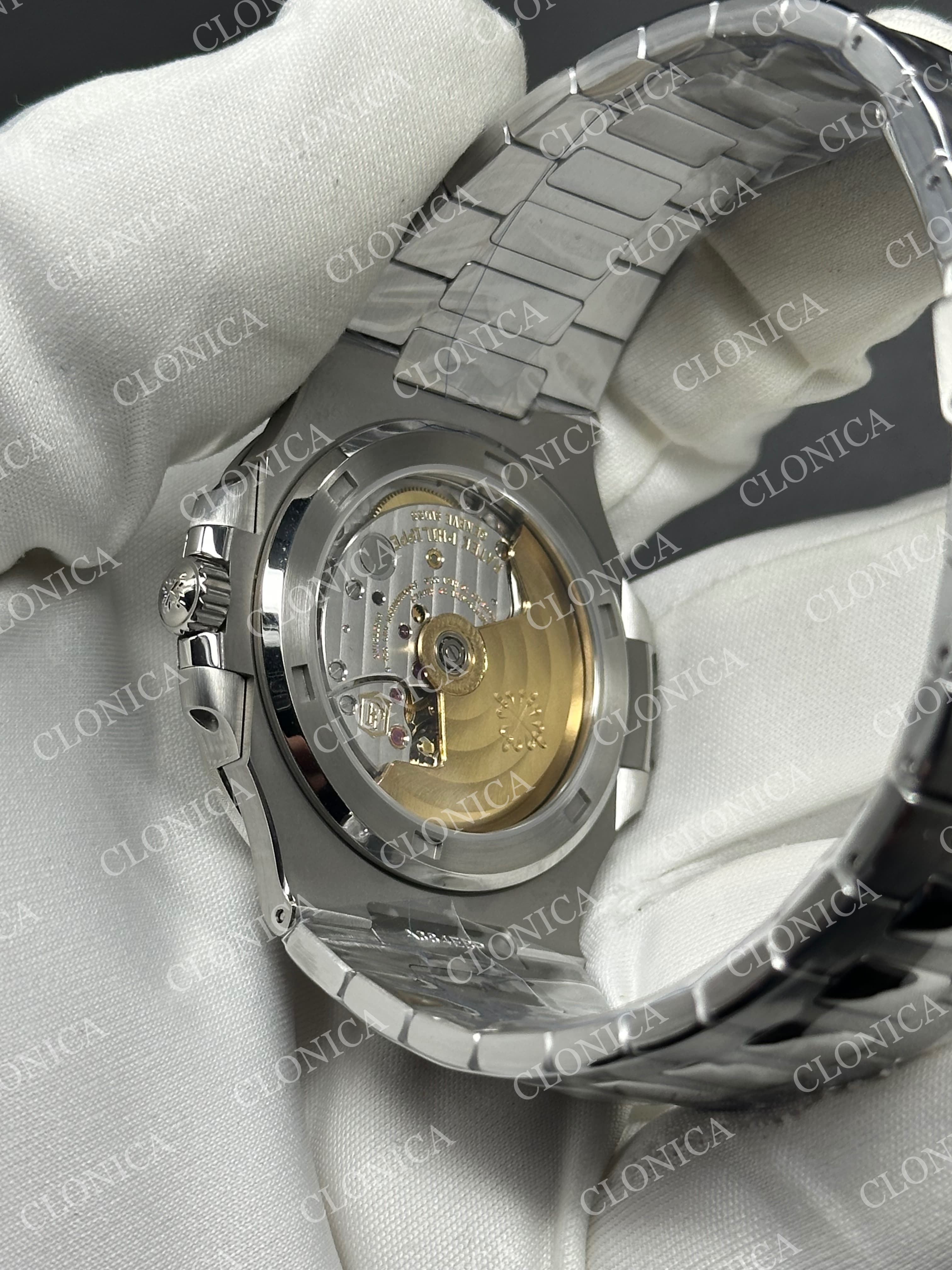 NAUTILUS 5711/1A SS GREEN TEXTURED DIAL ON SS BRACELET — view 5