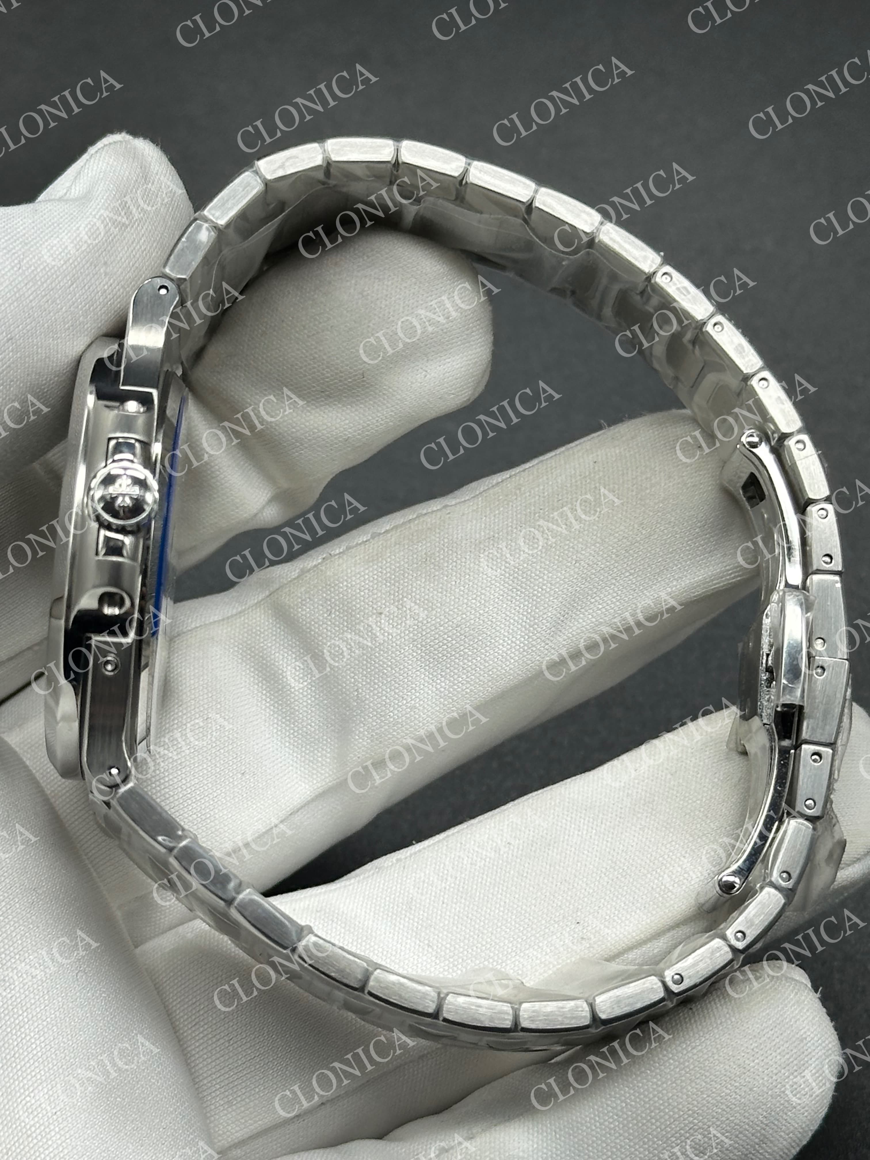NAUTILUS 5712-1A SS BLUE DIAL ON SS BRACELET PPF240 — view 4
