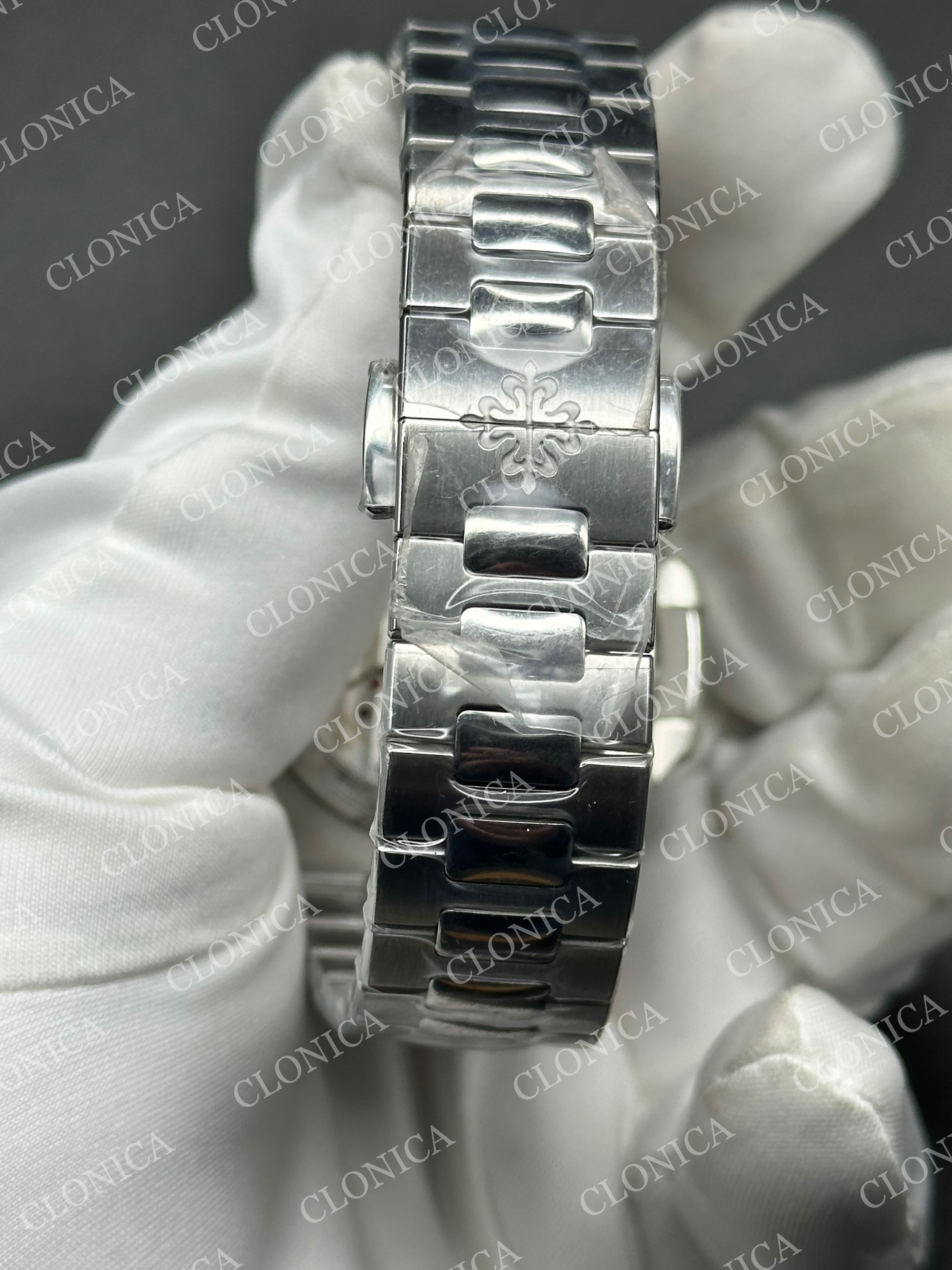 NAUTILUS 5712-1A SS BLUE DIAL ON SS BRACELET PPF240 — view 6