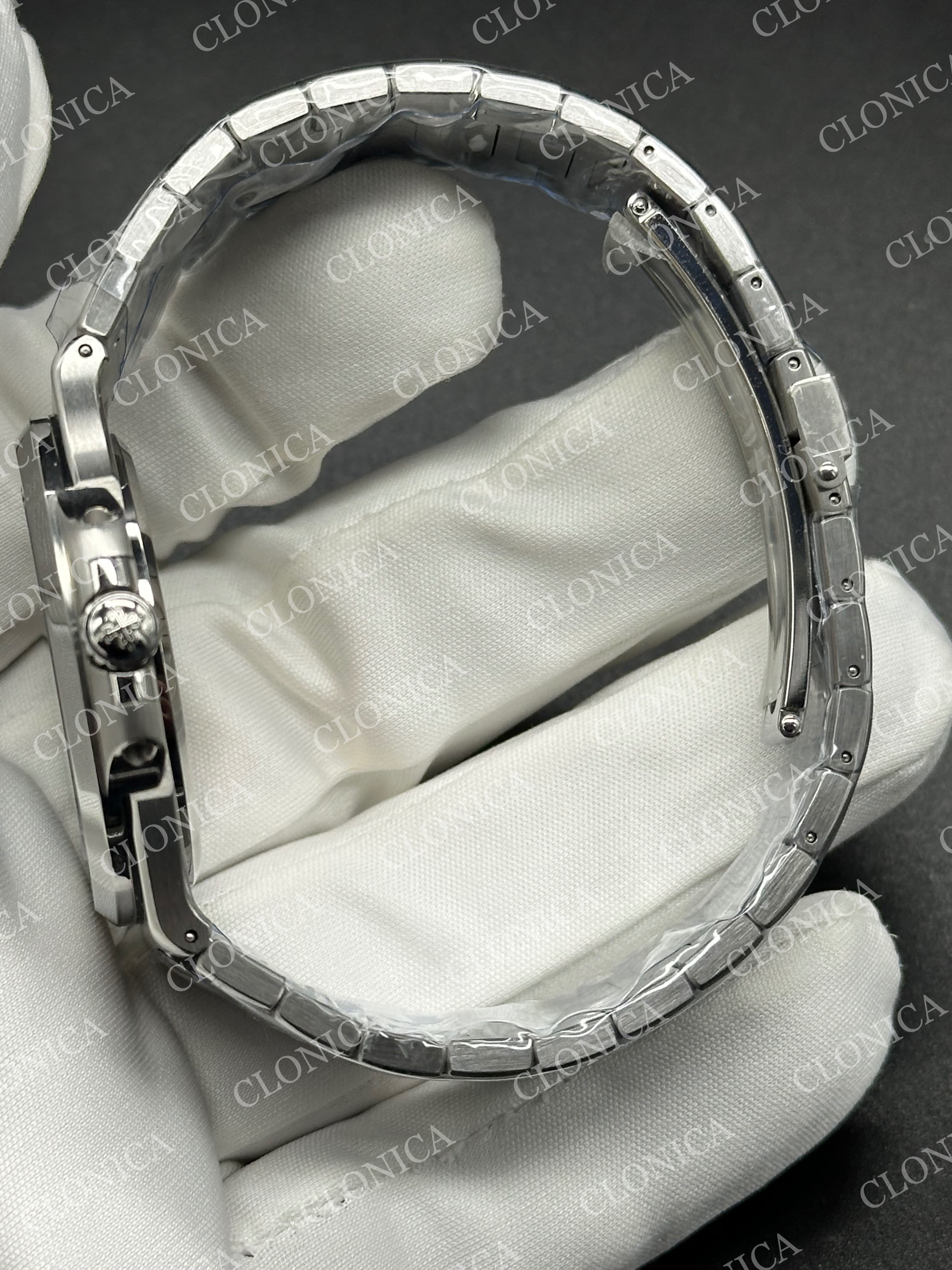 NAUTILUS 5711/1A SS BLUE TEXTURED DIAL ON SS BRACELET SUPER CLONE — view 4