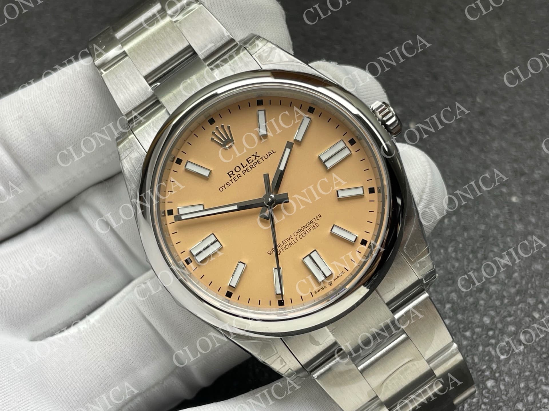 OYSTER PERPETUAL 41MM 124300 904L 2025 BEIGE DIAL — view 2